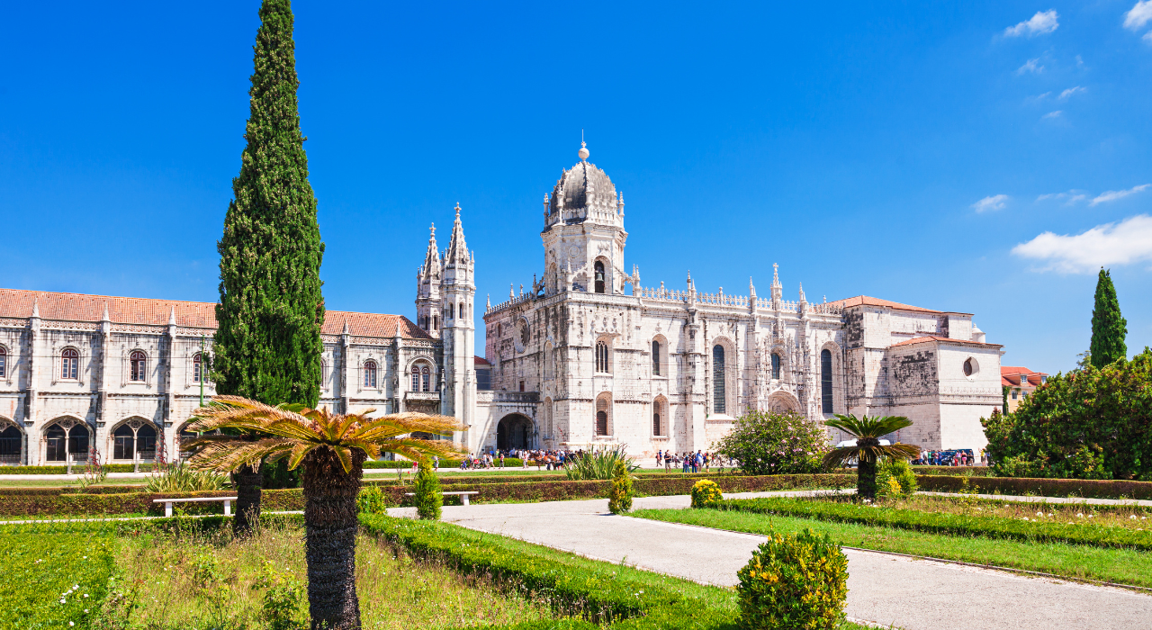 Lisbon: Belém & Jerónimos Monastery Walking Tour with Ticket