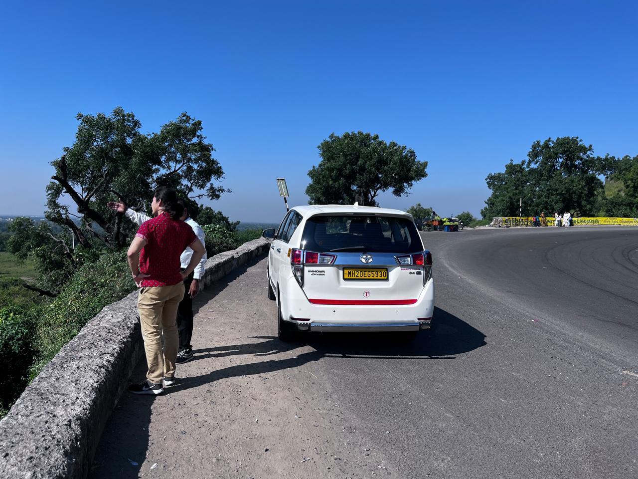 Private 2-Day Ajanta and Ellora Caves Taxi Tour from Aurangabad