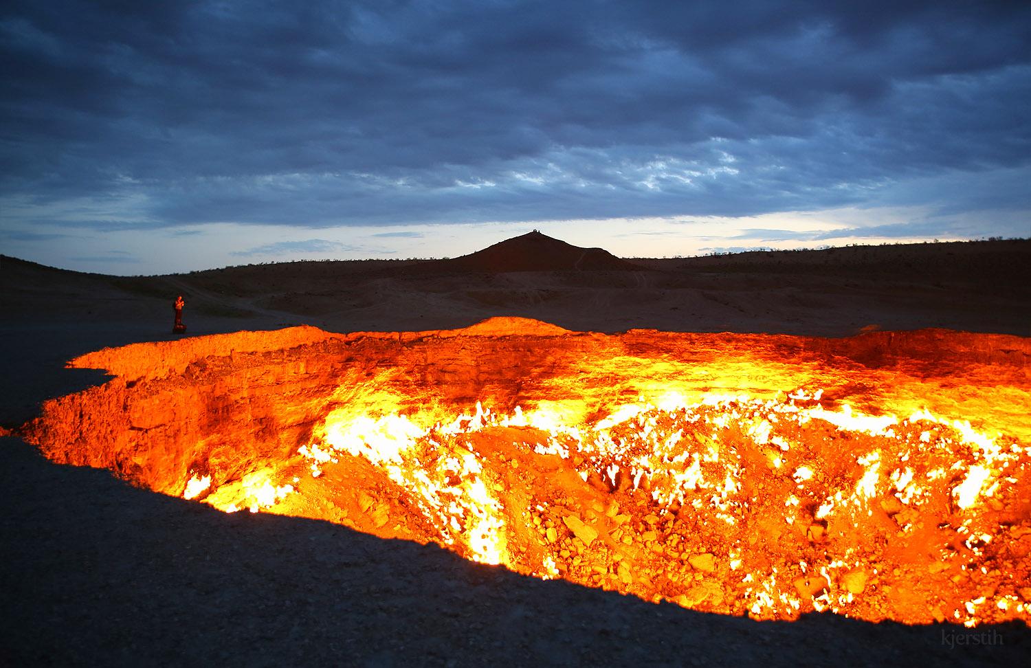 Darwaza Crater & Kunya Urgench: 2-Day Desert Expedition