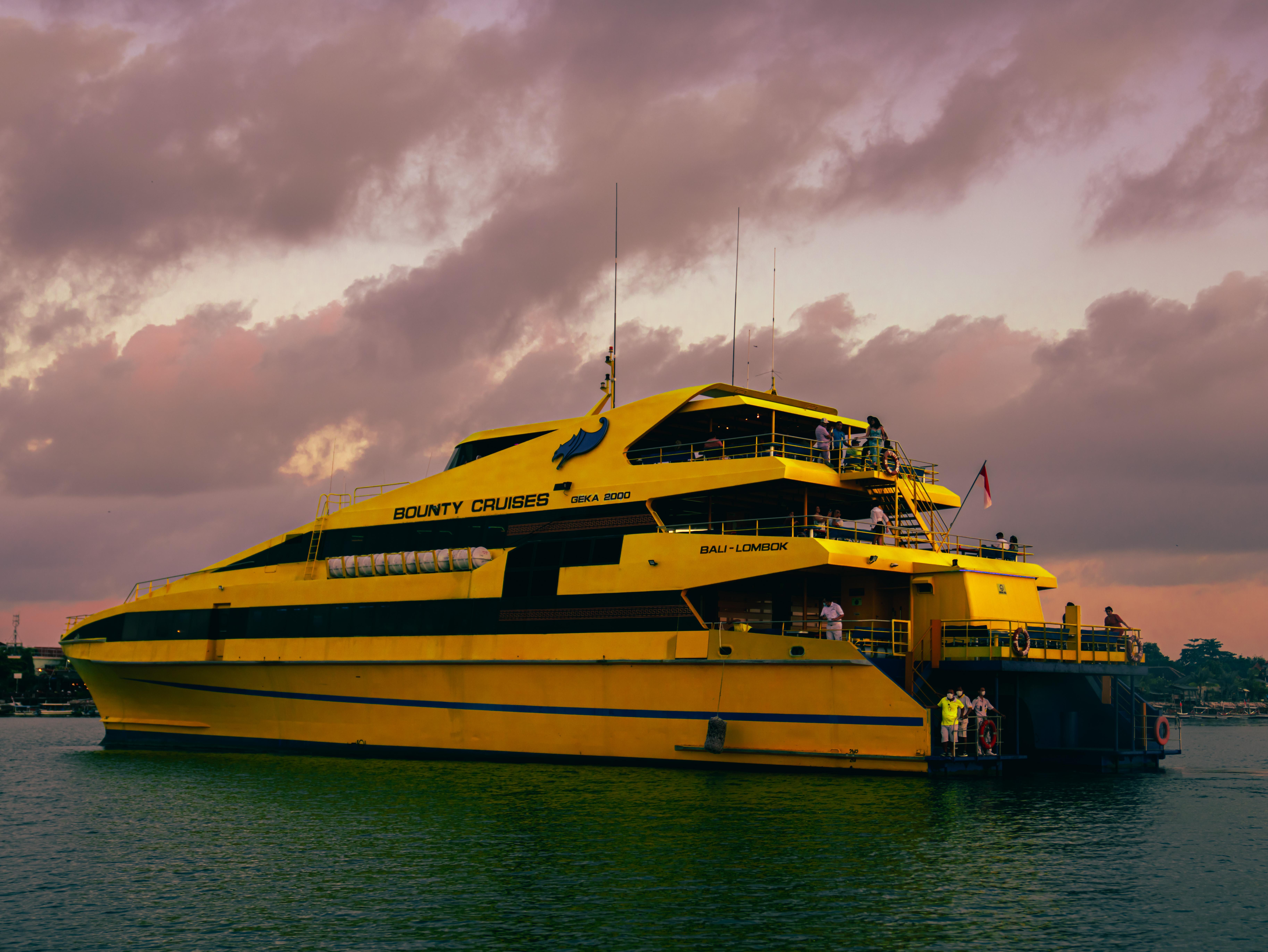Bali Sunset Dinner Cruise with Live Entertainment & Buffet