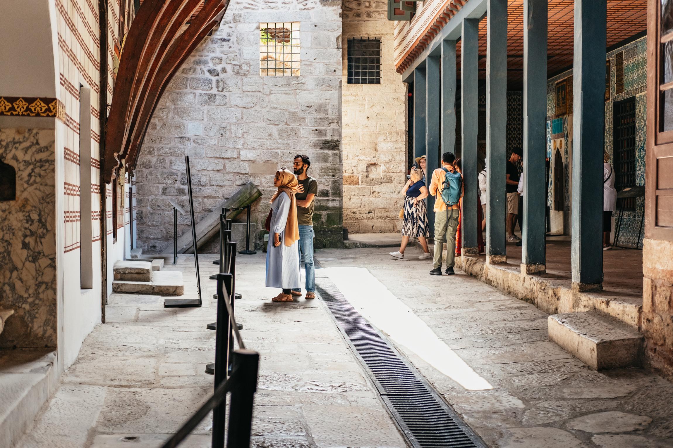 Istanbul: Guided Topkapi Palace & Harem Tour with Entry