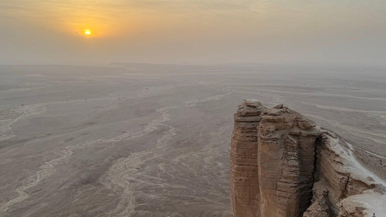 Riyadh: Edge of the World & Bat Cave Adventure