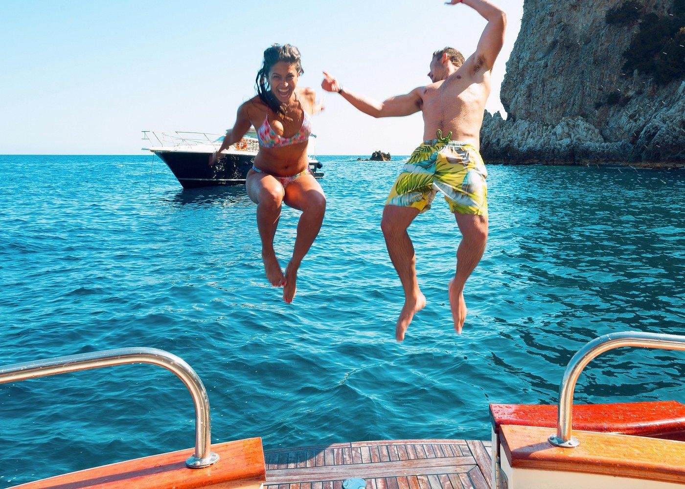 Private Full-Day Amalfi Coast Boat Tour from Positano or Praiano