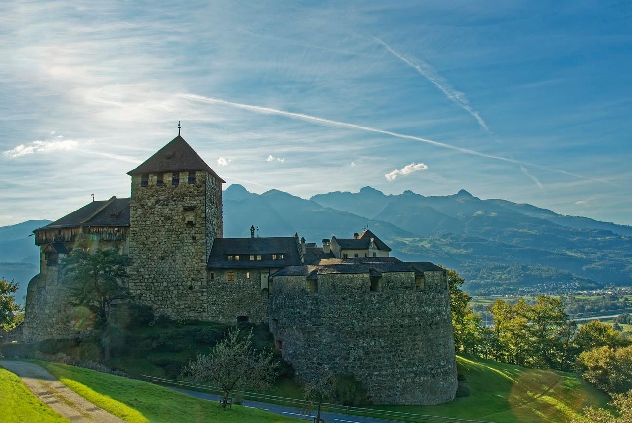 Zurich: Private Day Trip to Switzerland, Germany, Austria & Liechtenstein