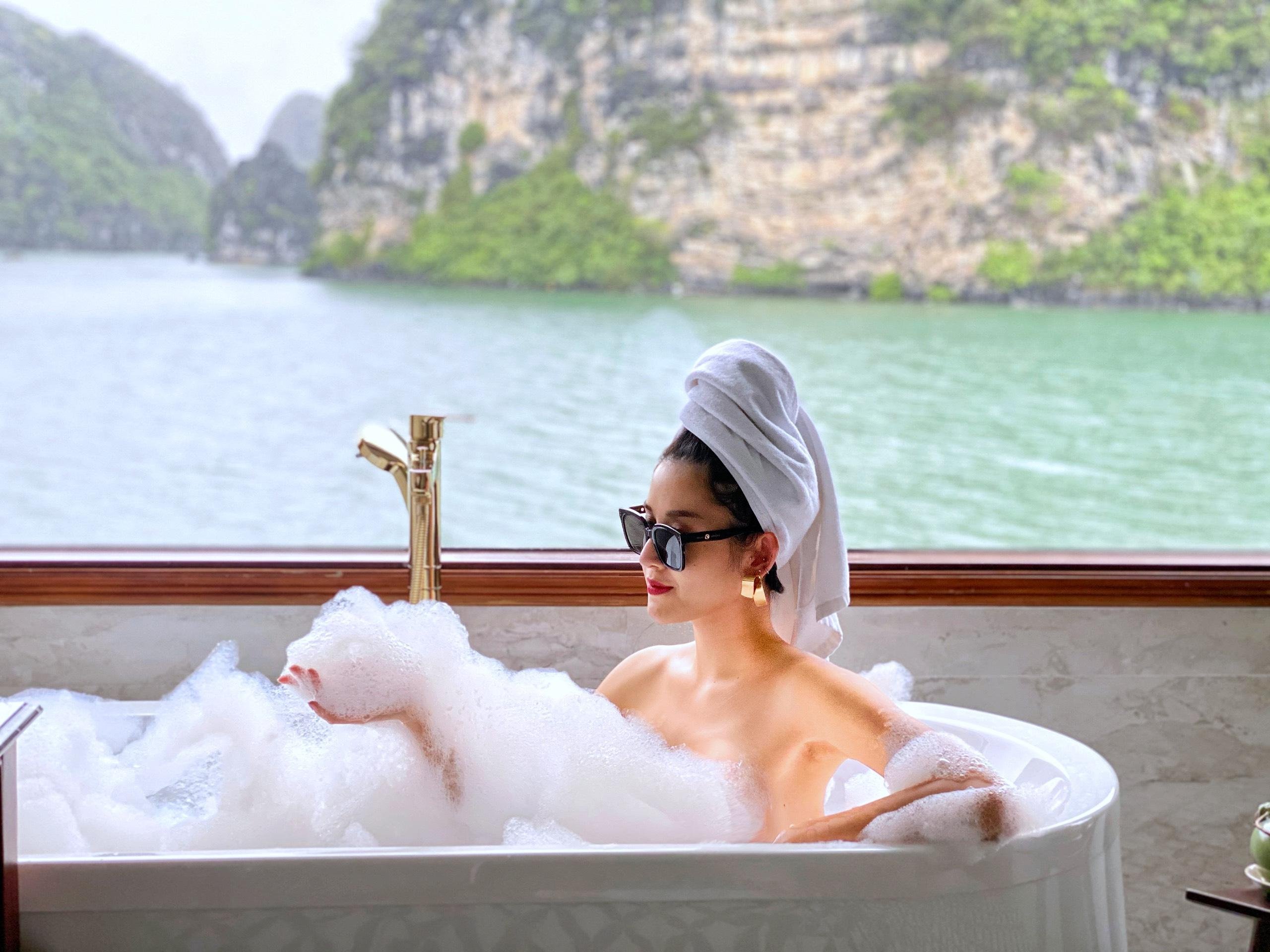 Hanoi: 2-Day Lan Ha & Halong Bay 5-Star Cruise with Private Balcony