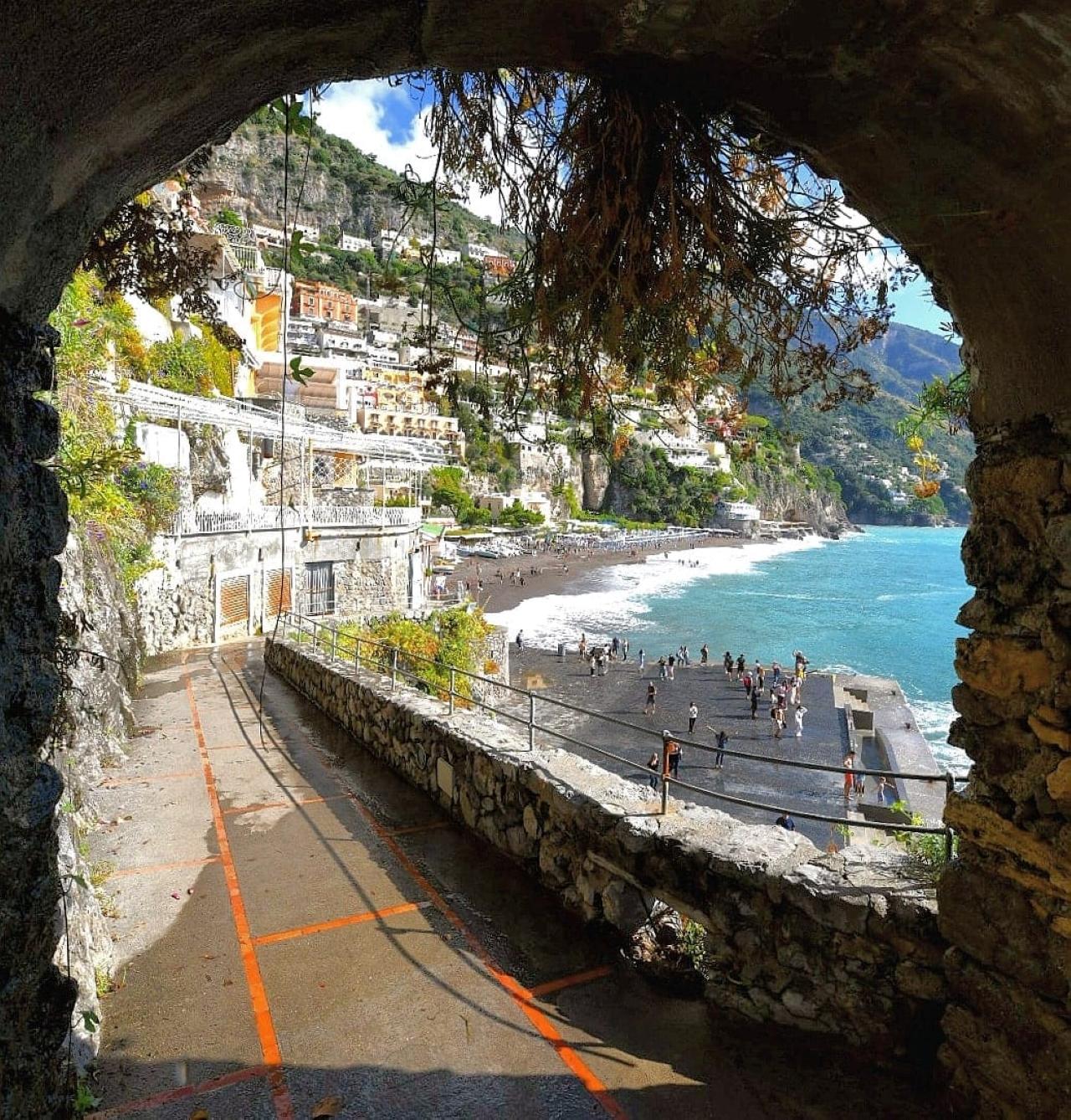 Amalfi Coast, Sorrento & Pompeii Day Tour from Naples