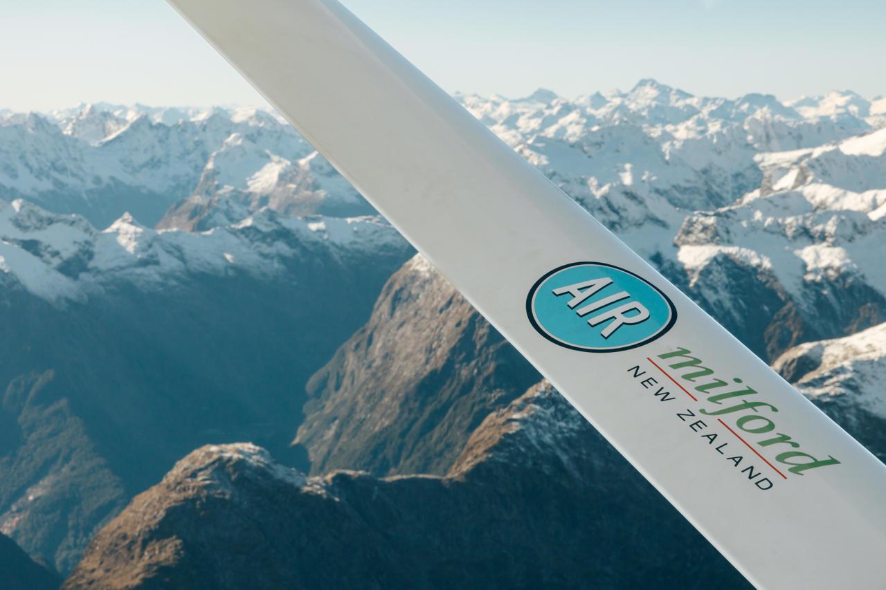 Milford Sound Scenic Flight & Nature Cruise from Queenstown