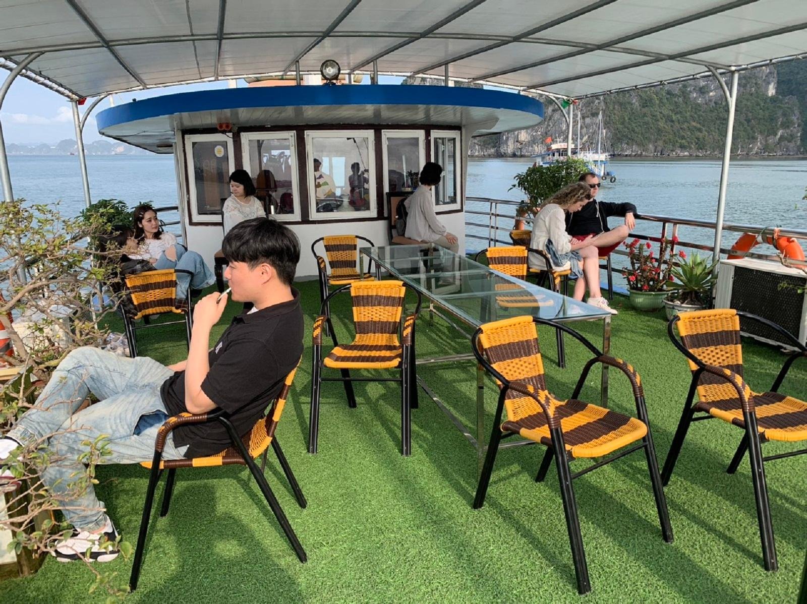 Halong Bay Day Cruise: Caves, Kayaking & Seafood Lunch