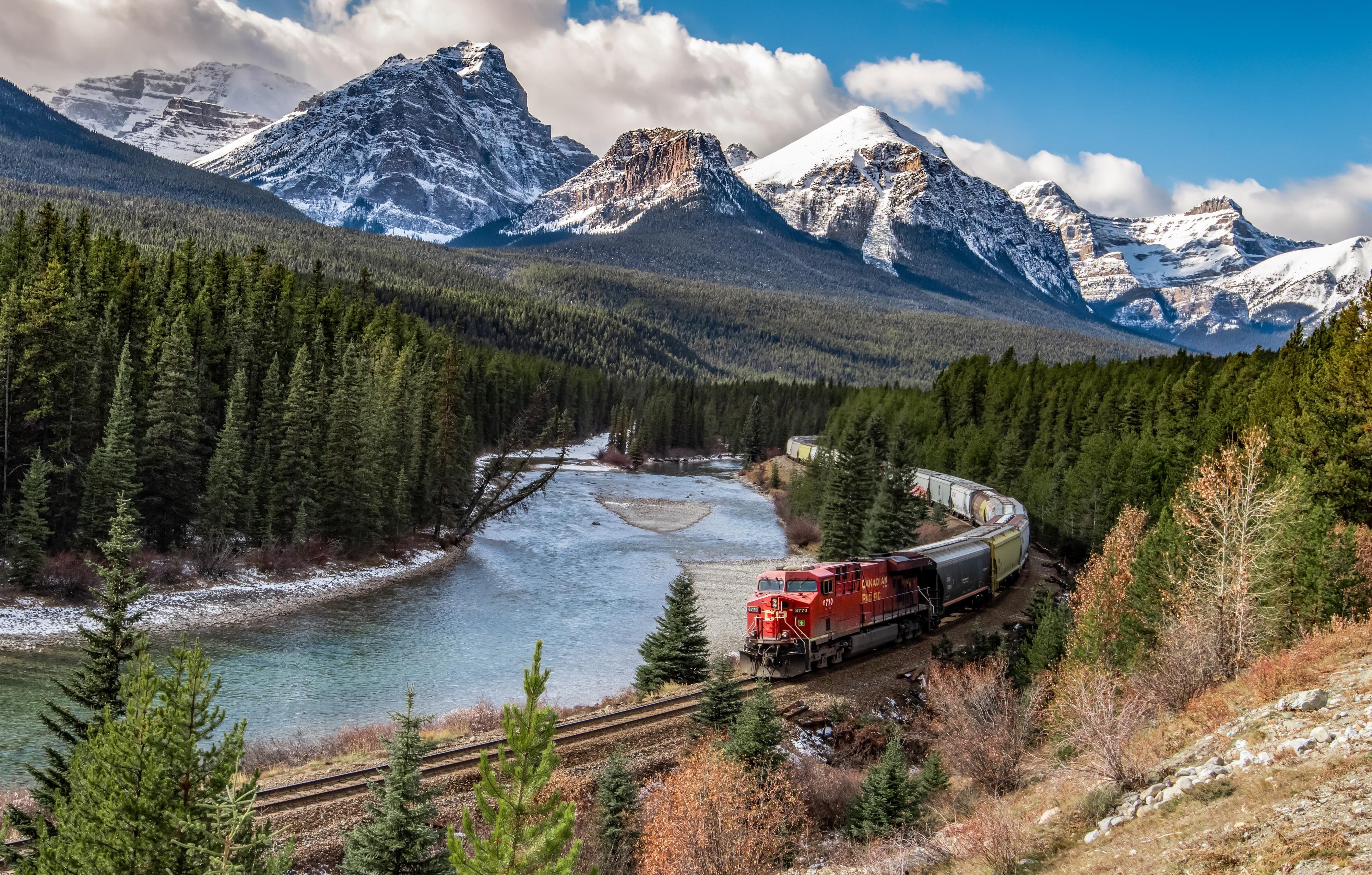 Moraine Lake shuttle tour — glacial turquoise lake and Valley of the Ten Peaks in Banff National Park — image 6