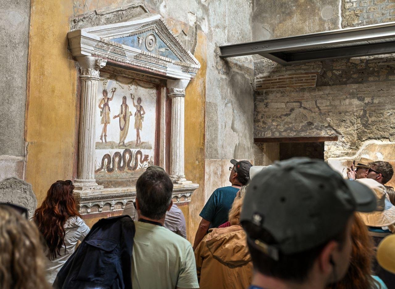 Pompeii & Vesuvius Small-Group Experience with Lunch from Naples
