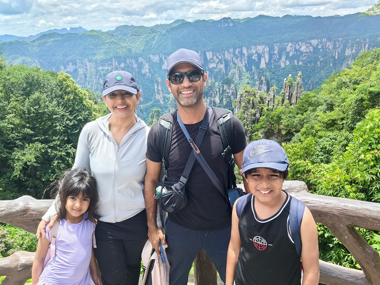 Zhangjiajie 1–2 Day Group Tour: Avatar Mountains, Glass Bridge & Tianmen