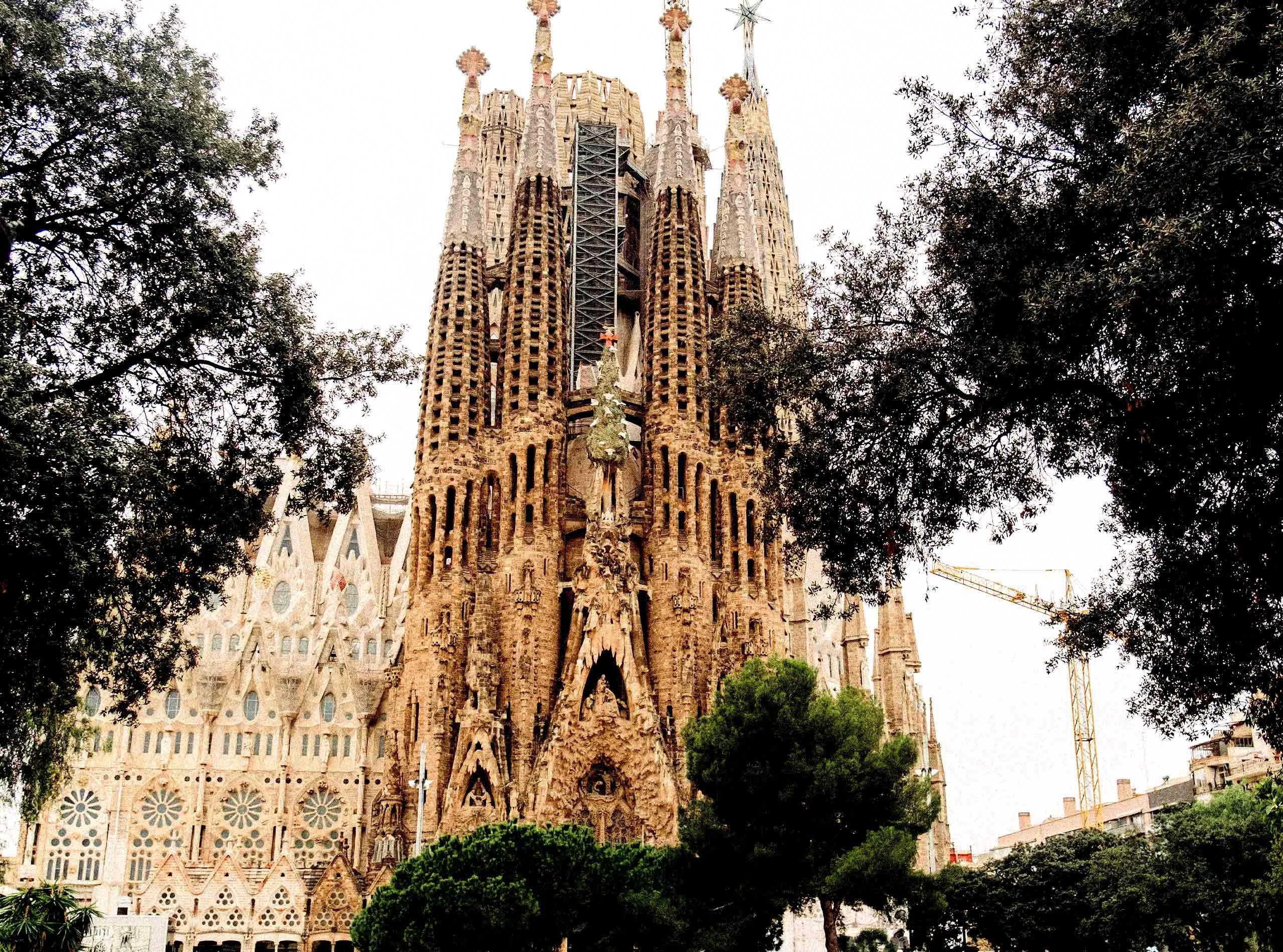 Barcelona Gaudí tours — Sagrada Família interior, Park Güell mosaics, Casa Batlló and La Pedrera — image 35