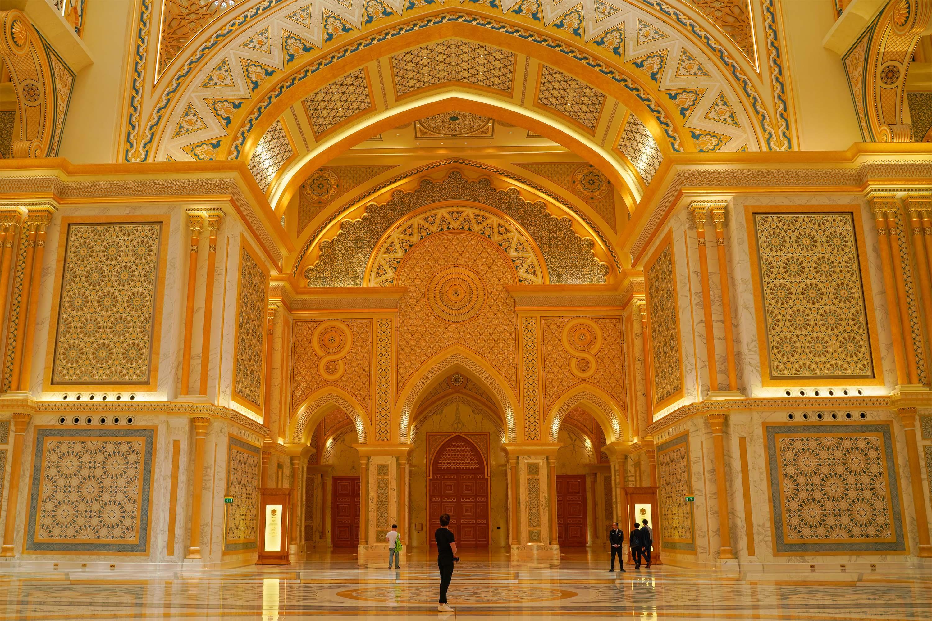 Abu Dhabi Grand Mosque, Presidential Palace & Heritage Village Day Tour from Dubai