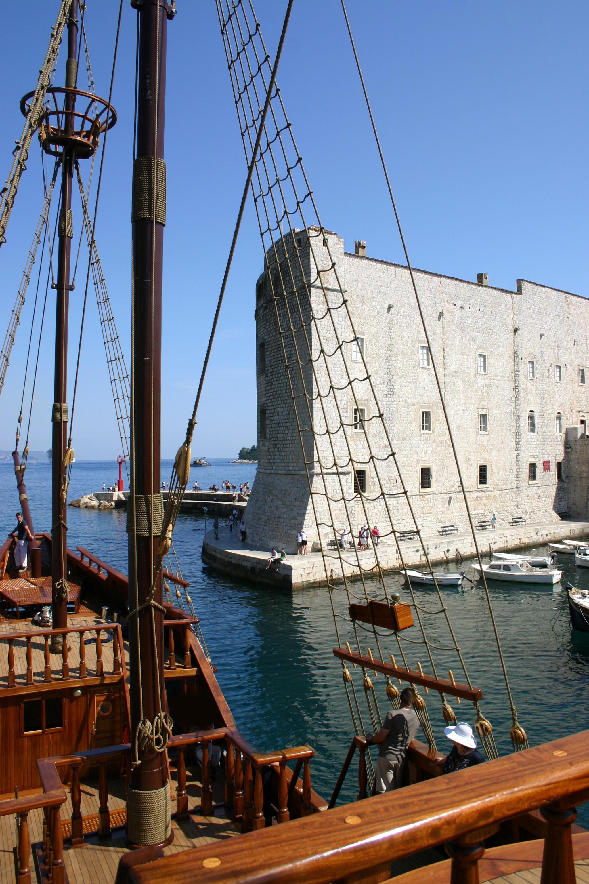 Dubrovnik: Game of Thrones Karaka Ship Cruise & Old Town Walking Tour