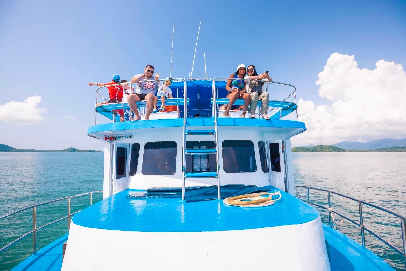 James Bond Island & Sea Cave Canoeing by Big Boat from Phuket