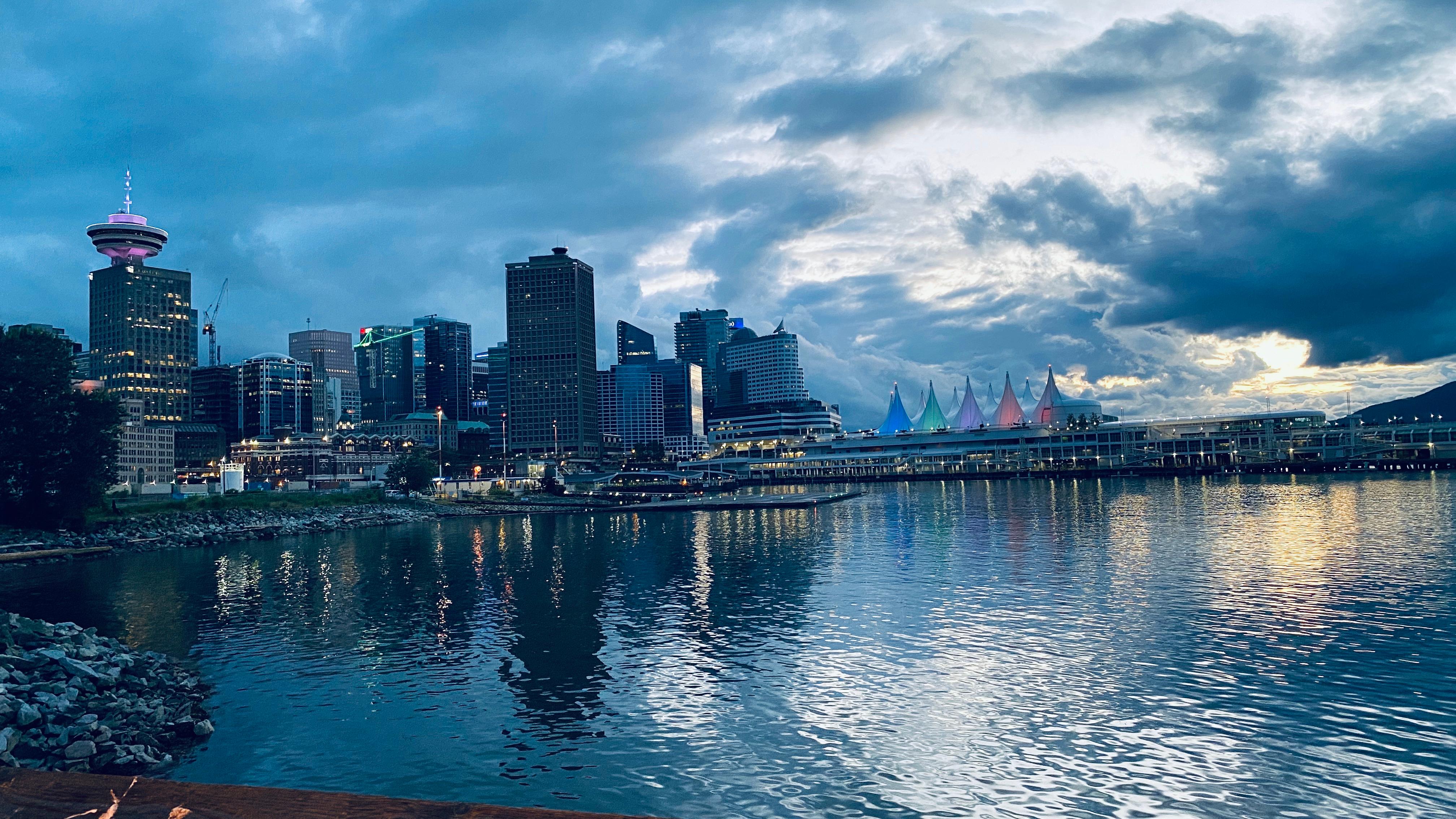 Vancouver Private Highlights: Capilano, FlyOver & City Tour