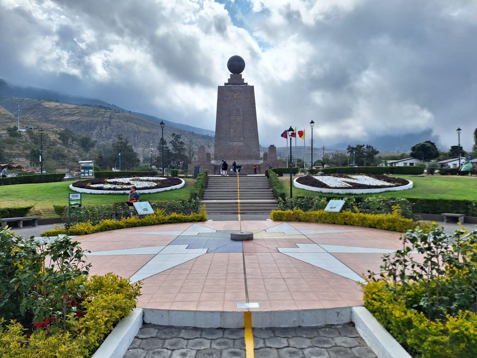 Equator, Pululahua Crater & Rumicucho Ruins Day Trip