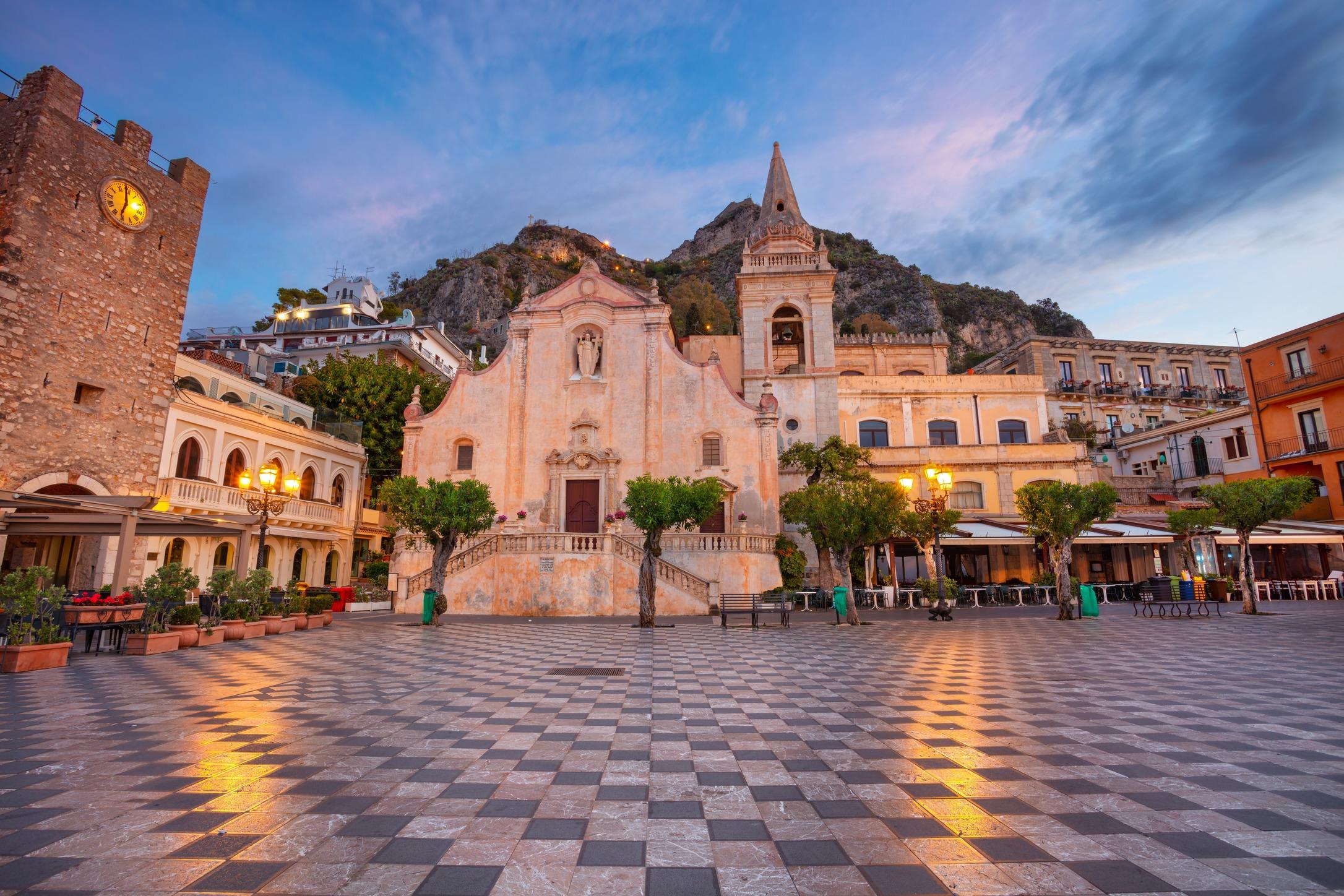 Taormina: Authentic Sicilian Food & Wine Walking Tour