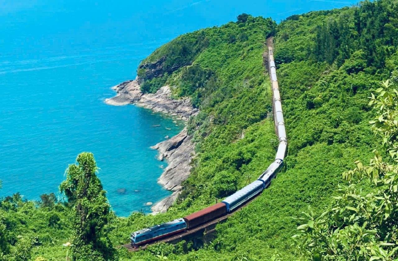 Da Nang to Hue Private Car via Hai Van Pass