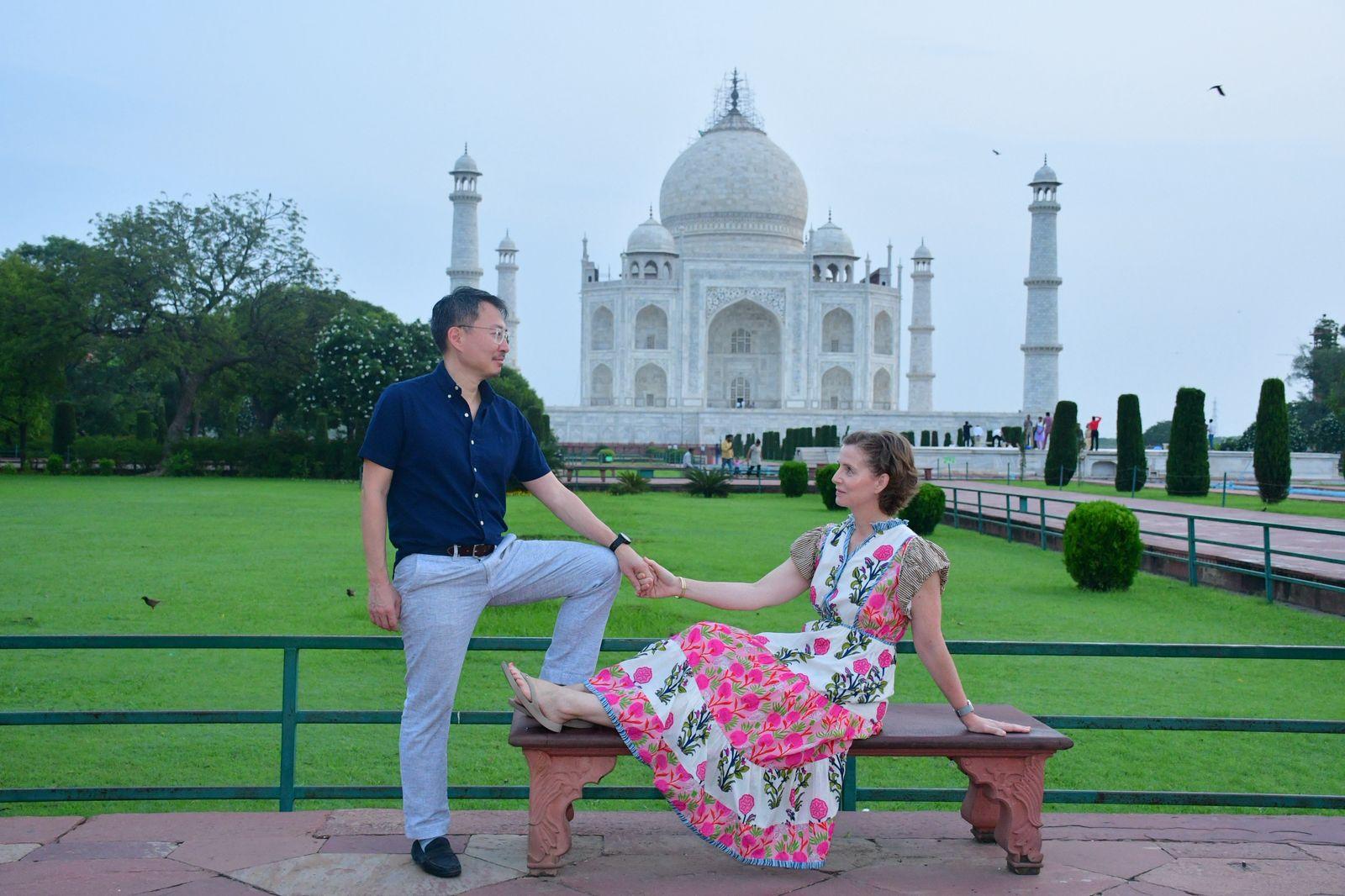 Delhi to Taj Mahal Sunrise Tour with Agra Fort & Pickup