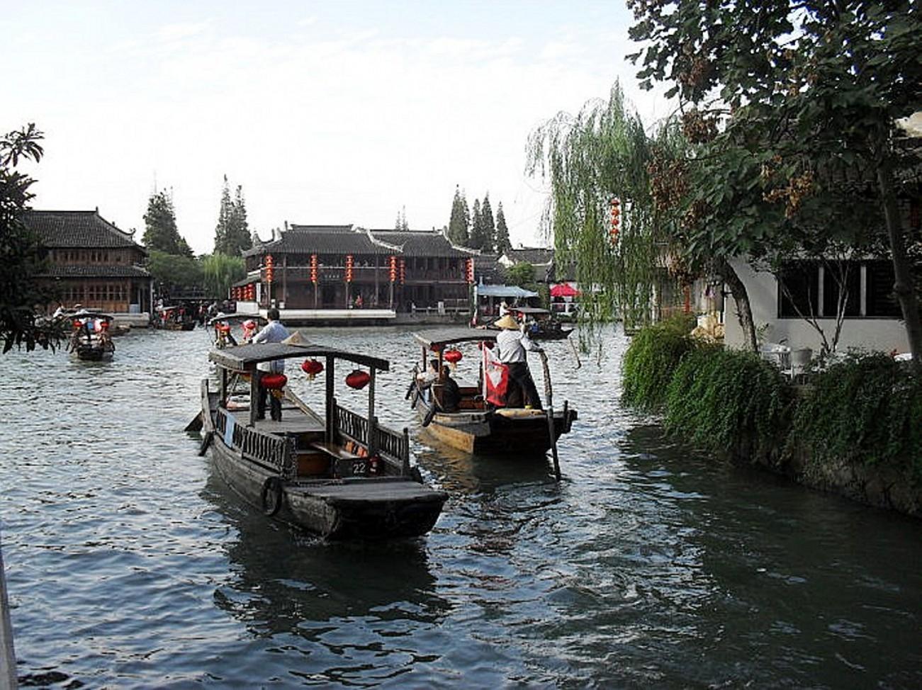 Zhujiajiao Water Town & Shanghai City Highlights Private Tour