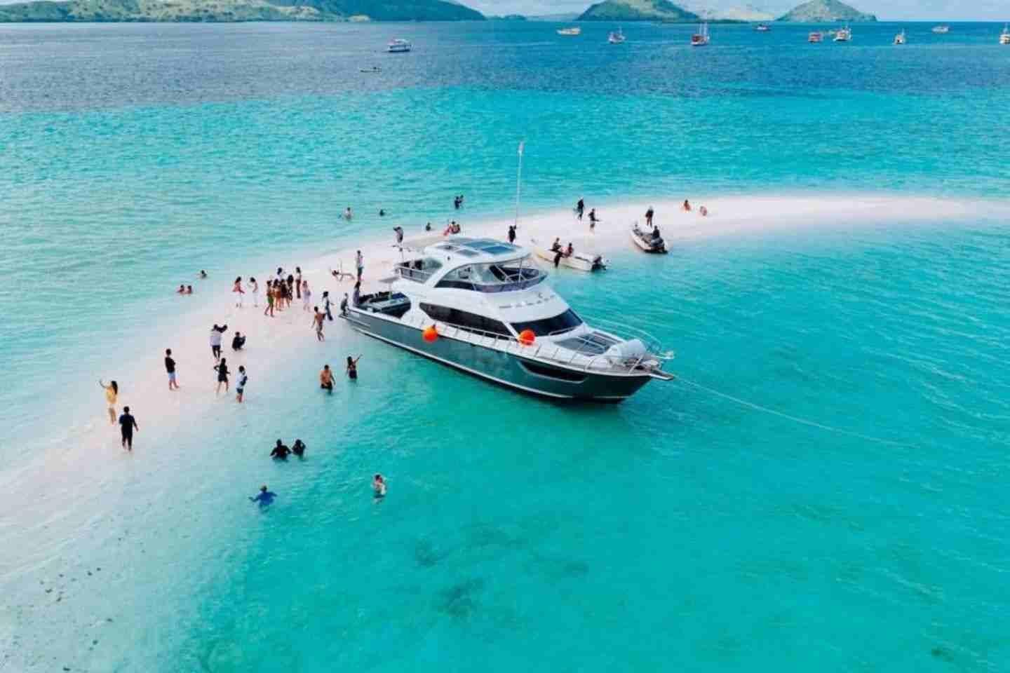 Komodo National Park Full-Day Shared Adventure: Padar Island, Pink Beach & Snorkelling