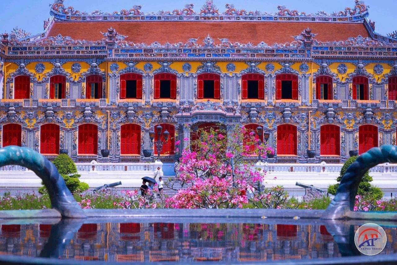 Hue Imperial City & Royal Tombs Discovery