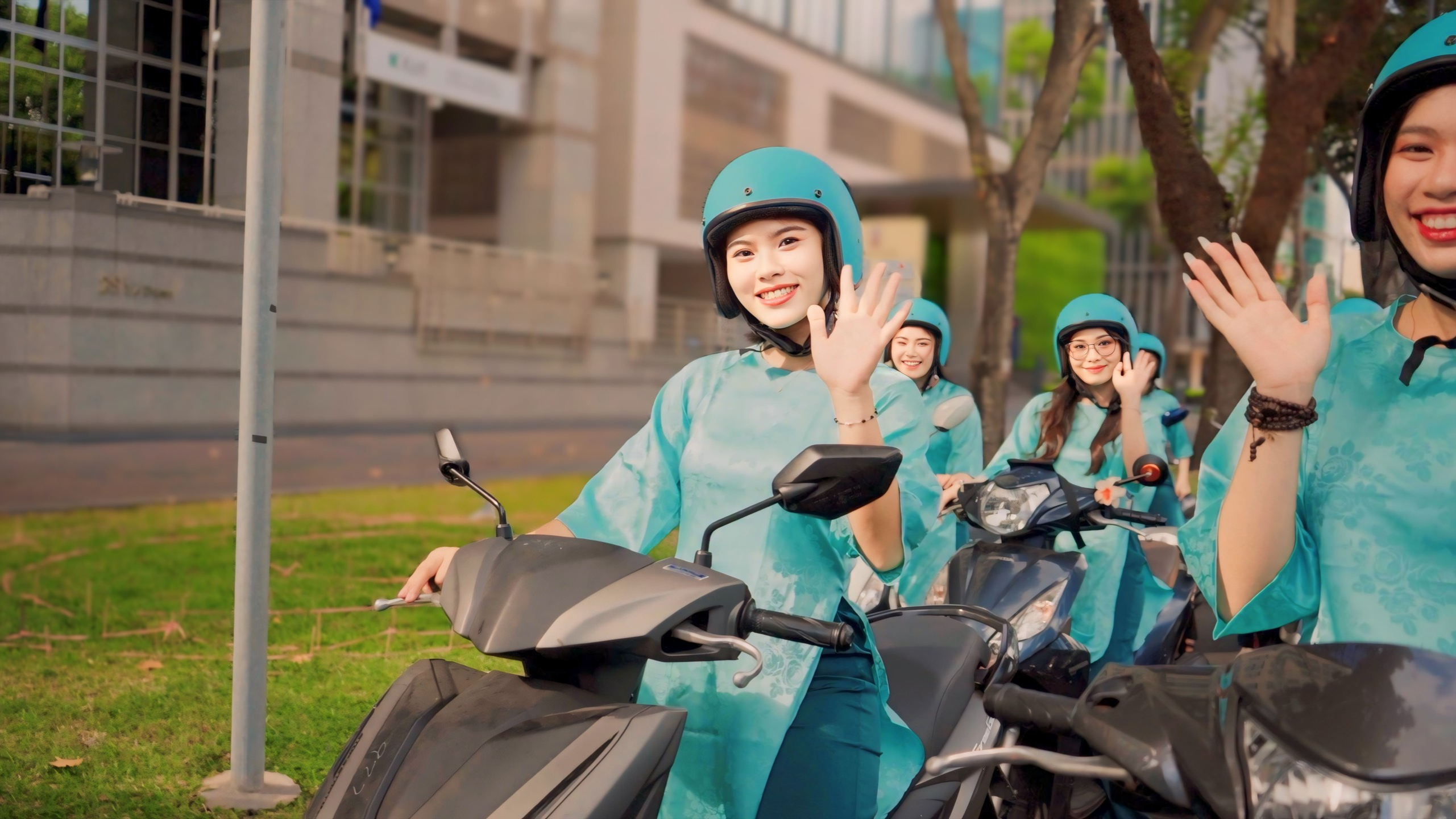 vespa food tour in Saigon — photo 3