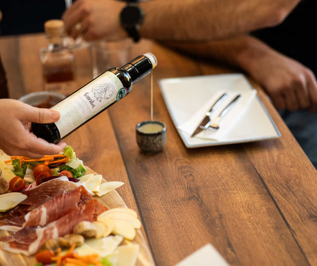 Split & Sip: Expert-Led Educational Wine Tasting