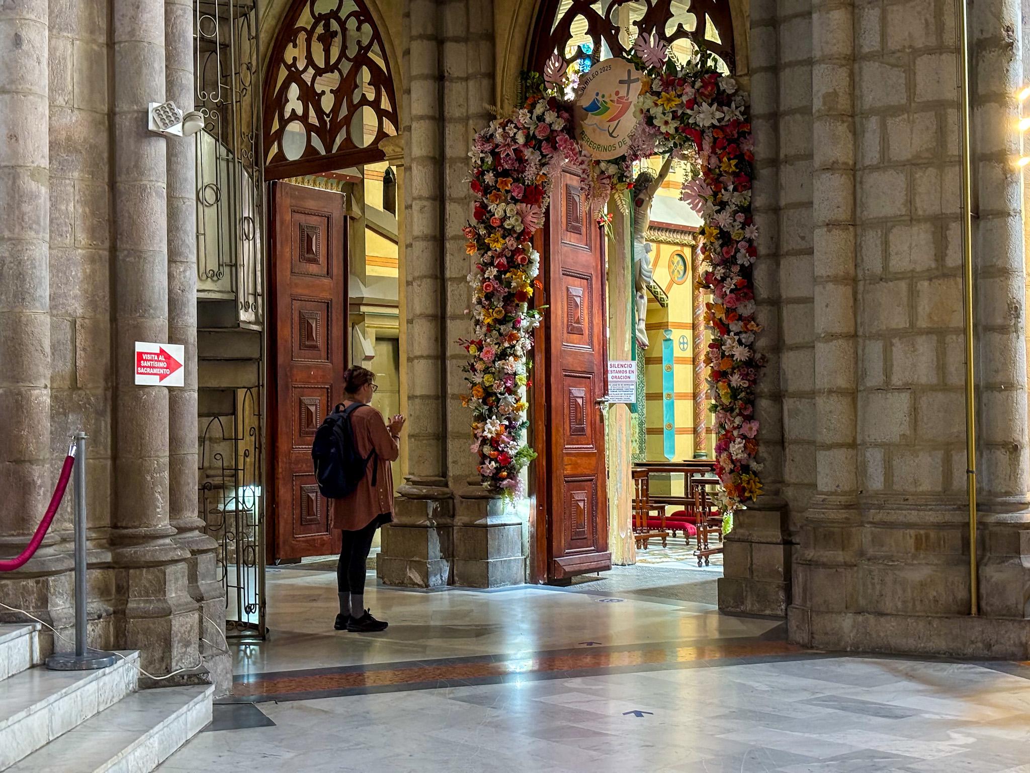 Quito Full-Day Tour: Equator Line, Cable Car & Colonial Highlights