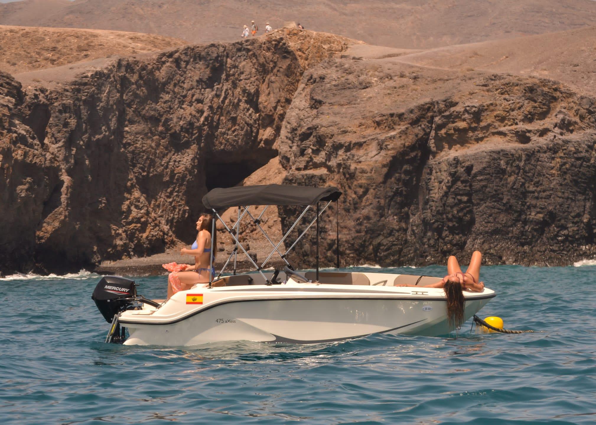 License-Free Boat Rental to Papagayo Beaches