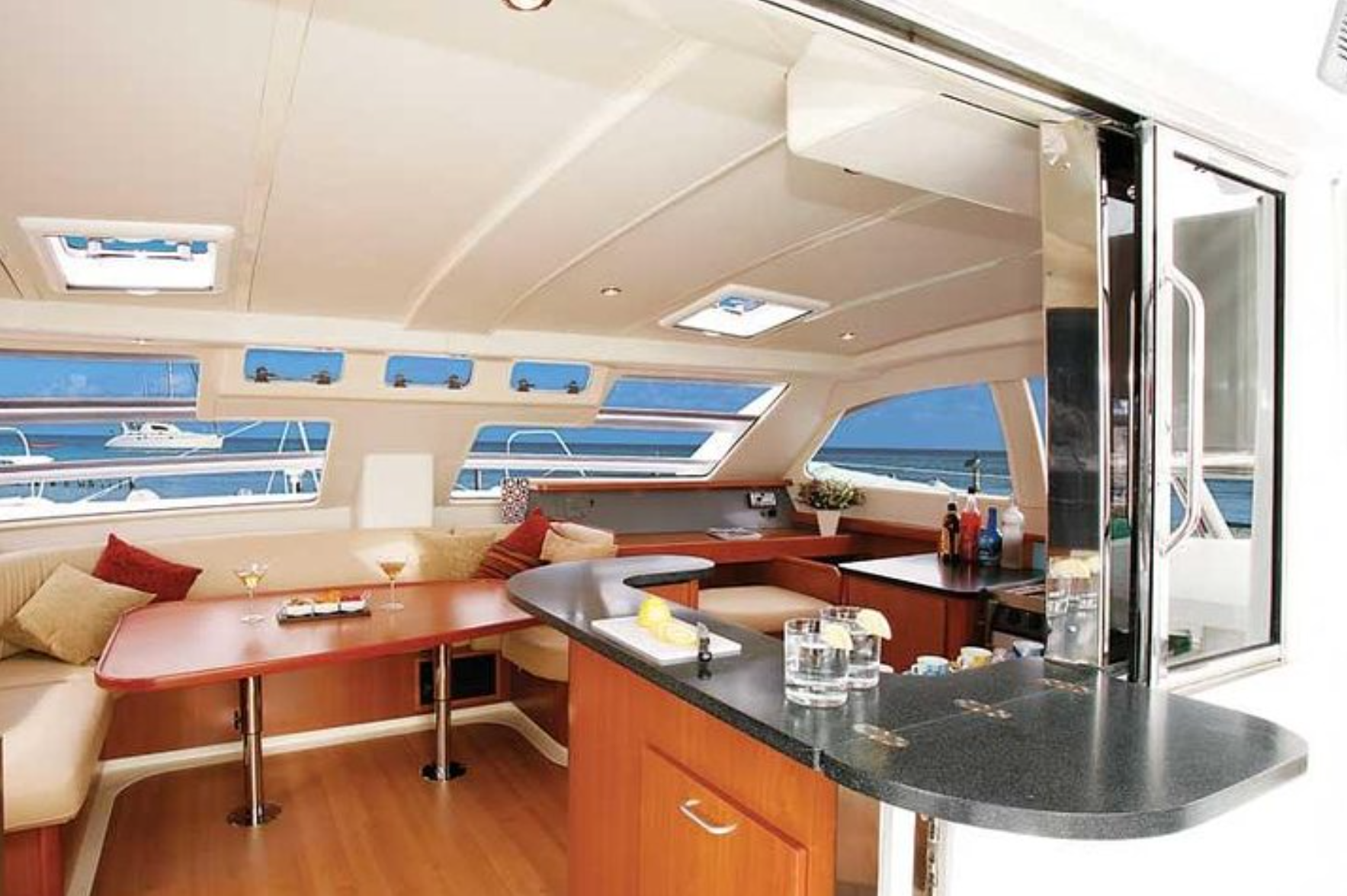 Lisbon Sunset Yacht Cruise with Open Bar
