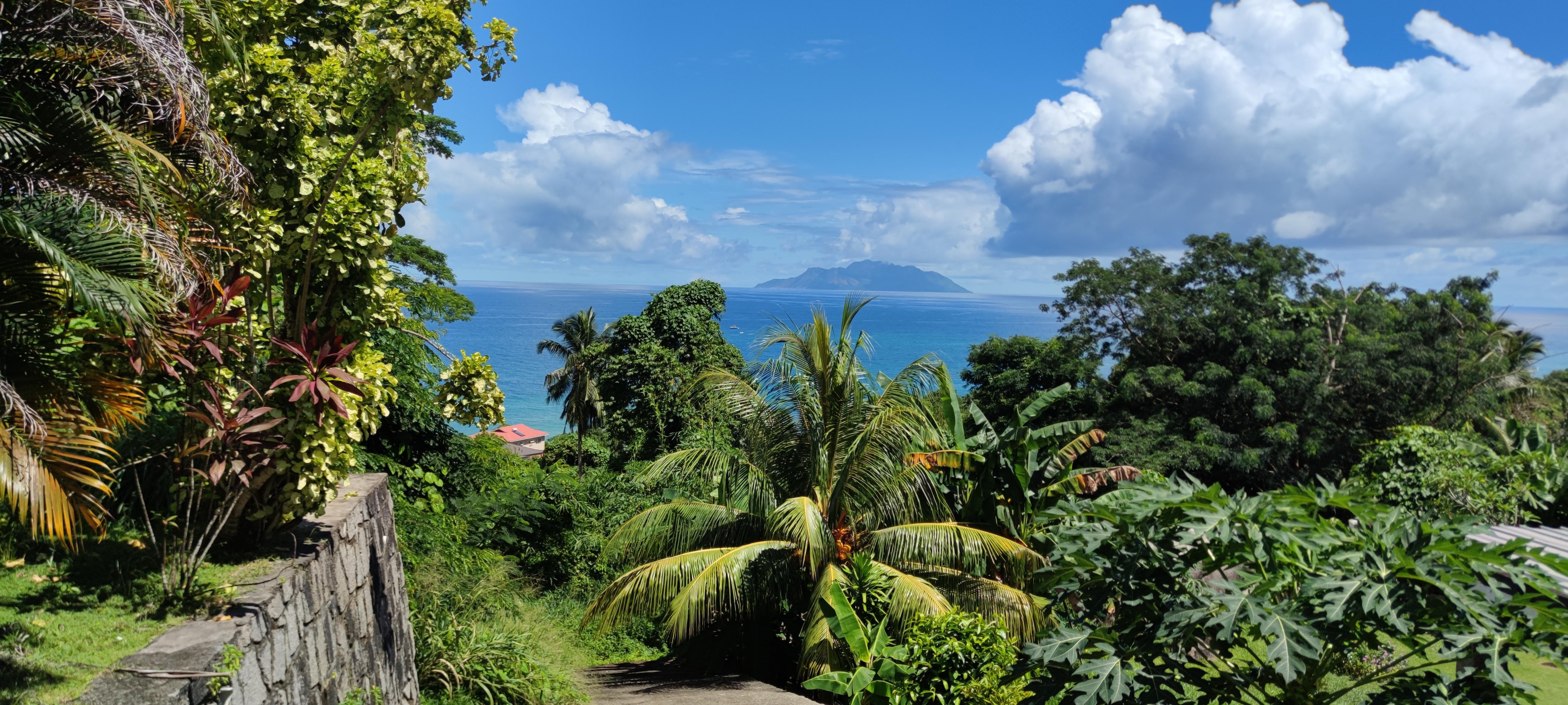 Mahé Airport & Port Transfer Service