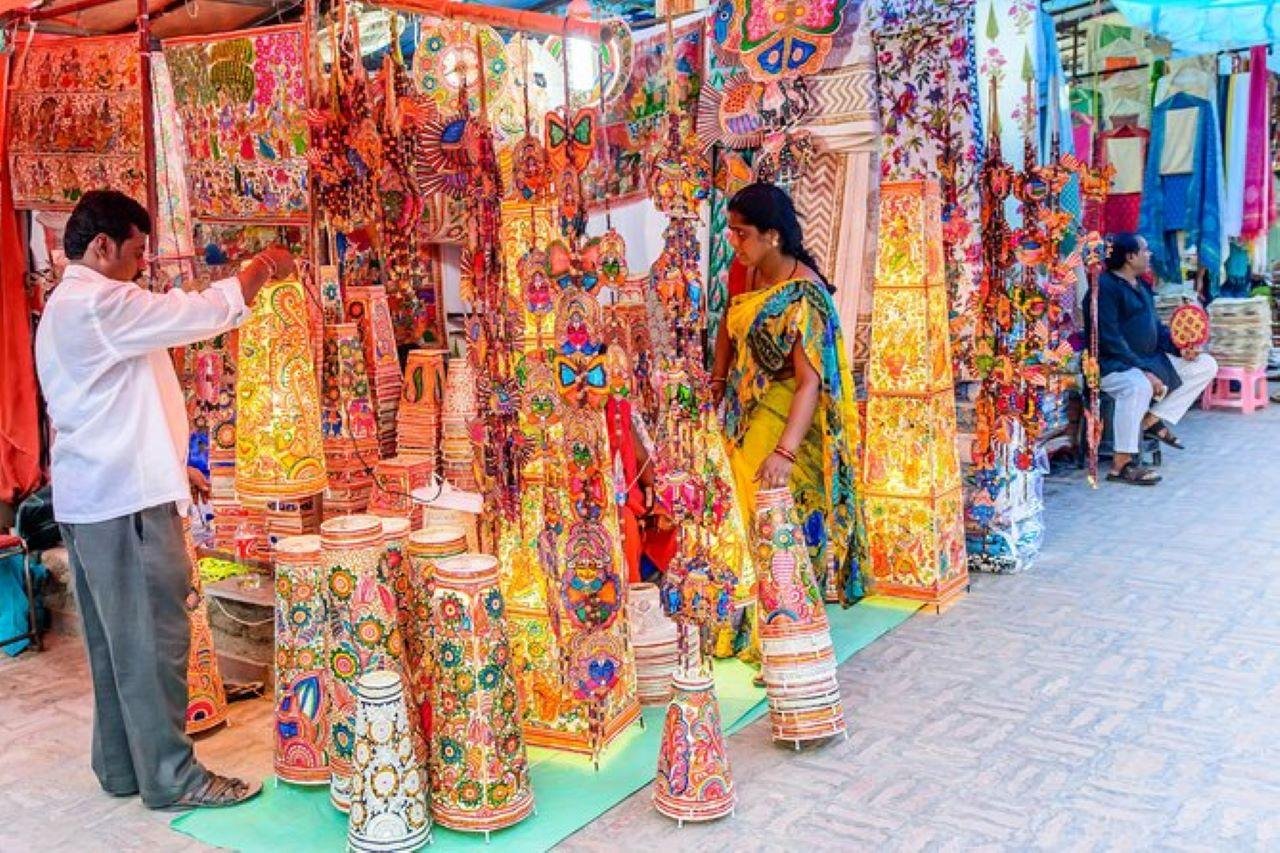 Delhi Personal Shopping Tour with Local Female Expert