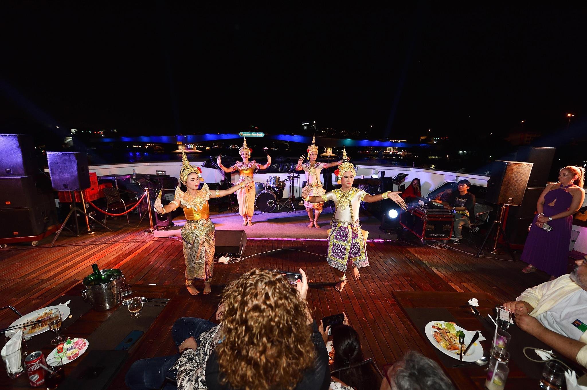 Wonderful Pearl Luxury Dinner Cruise on the Chao Phraya