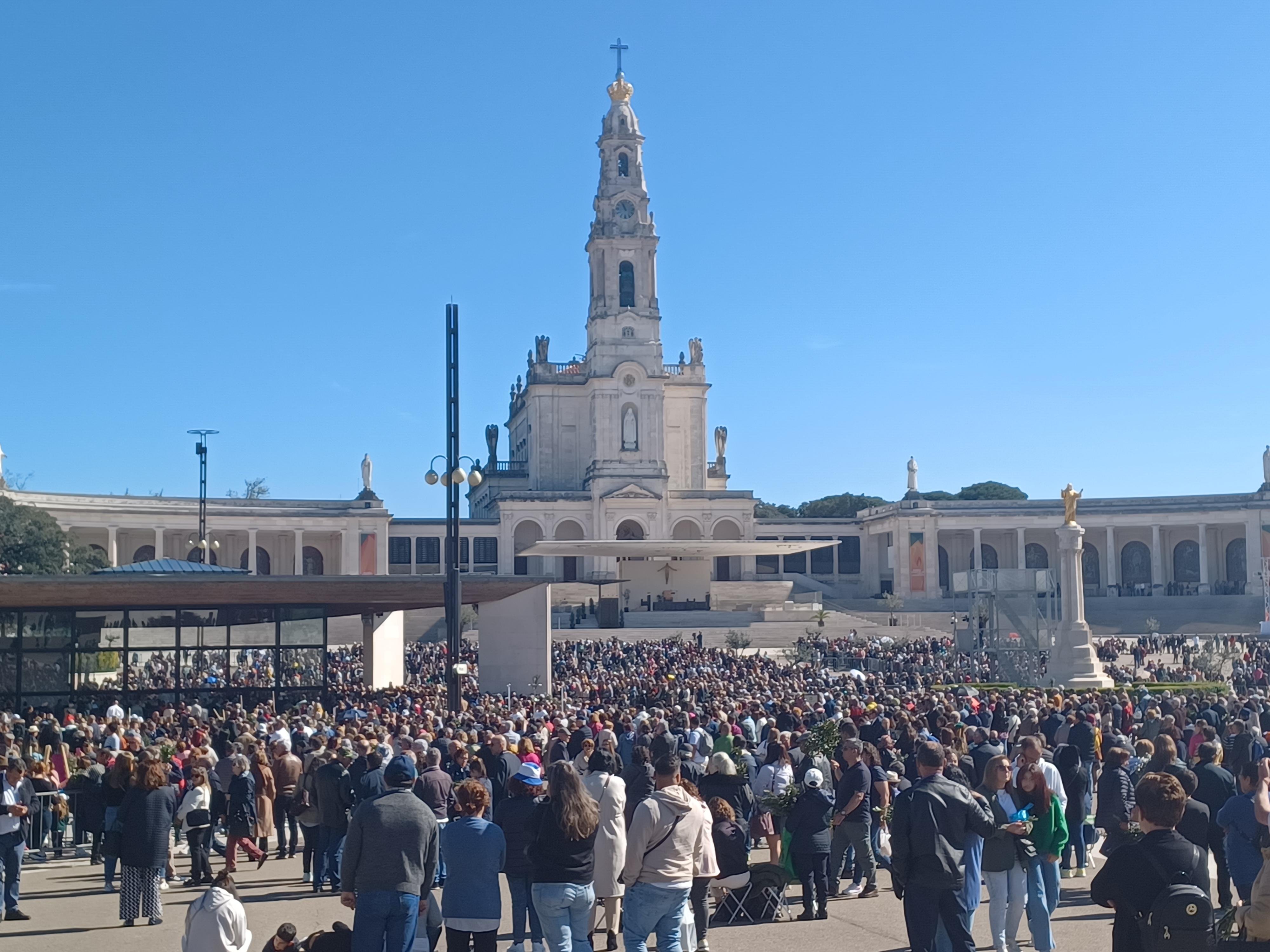 Fátima Sanctuary & Shepherds' Village Day Tour from Lisbon