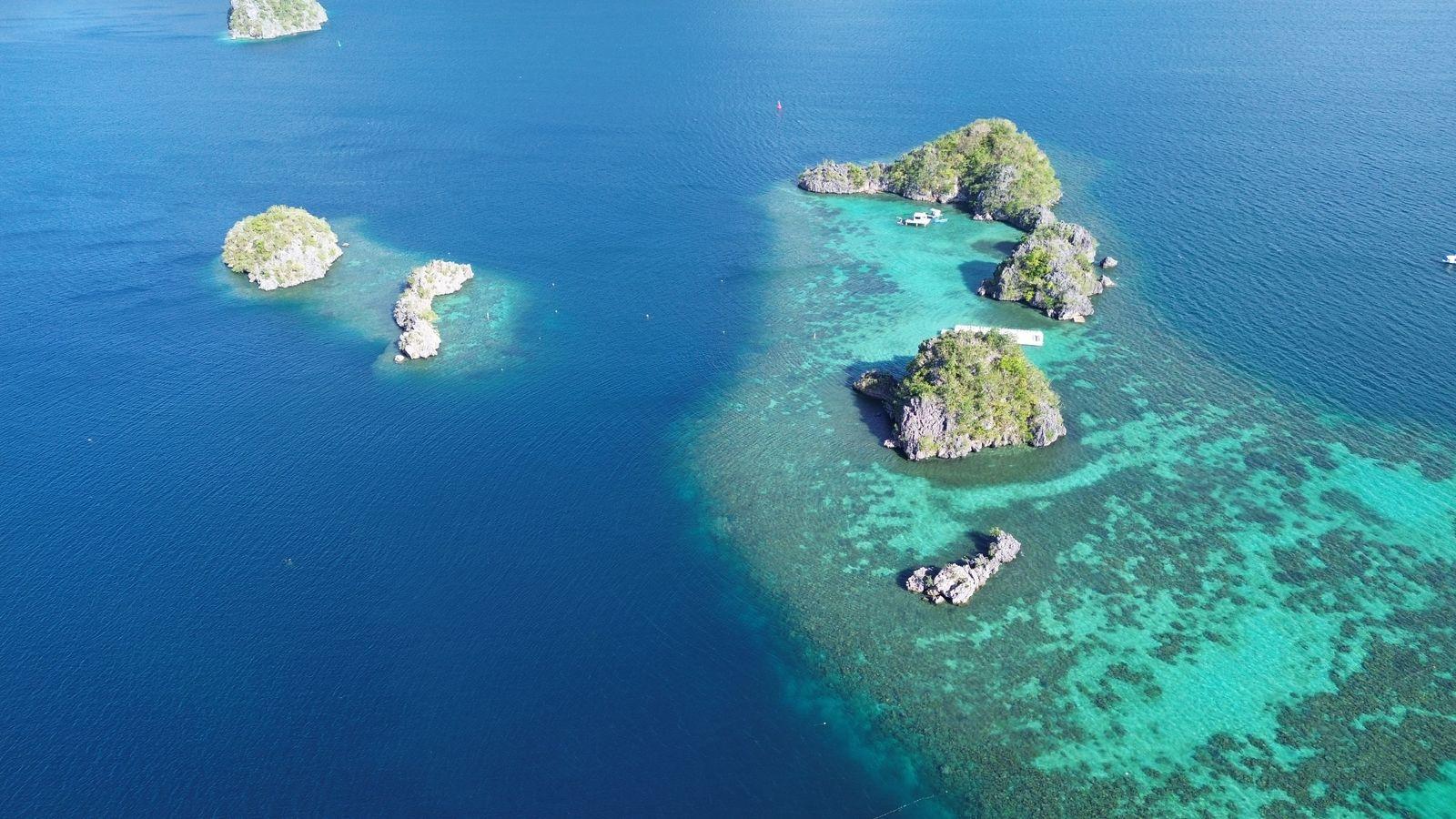 Coron Private Boat Charter with Guide & Island Beach Lunch