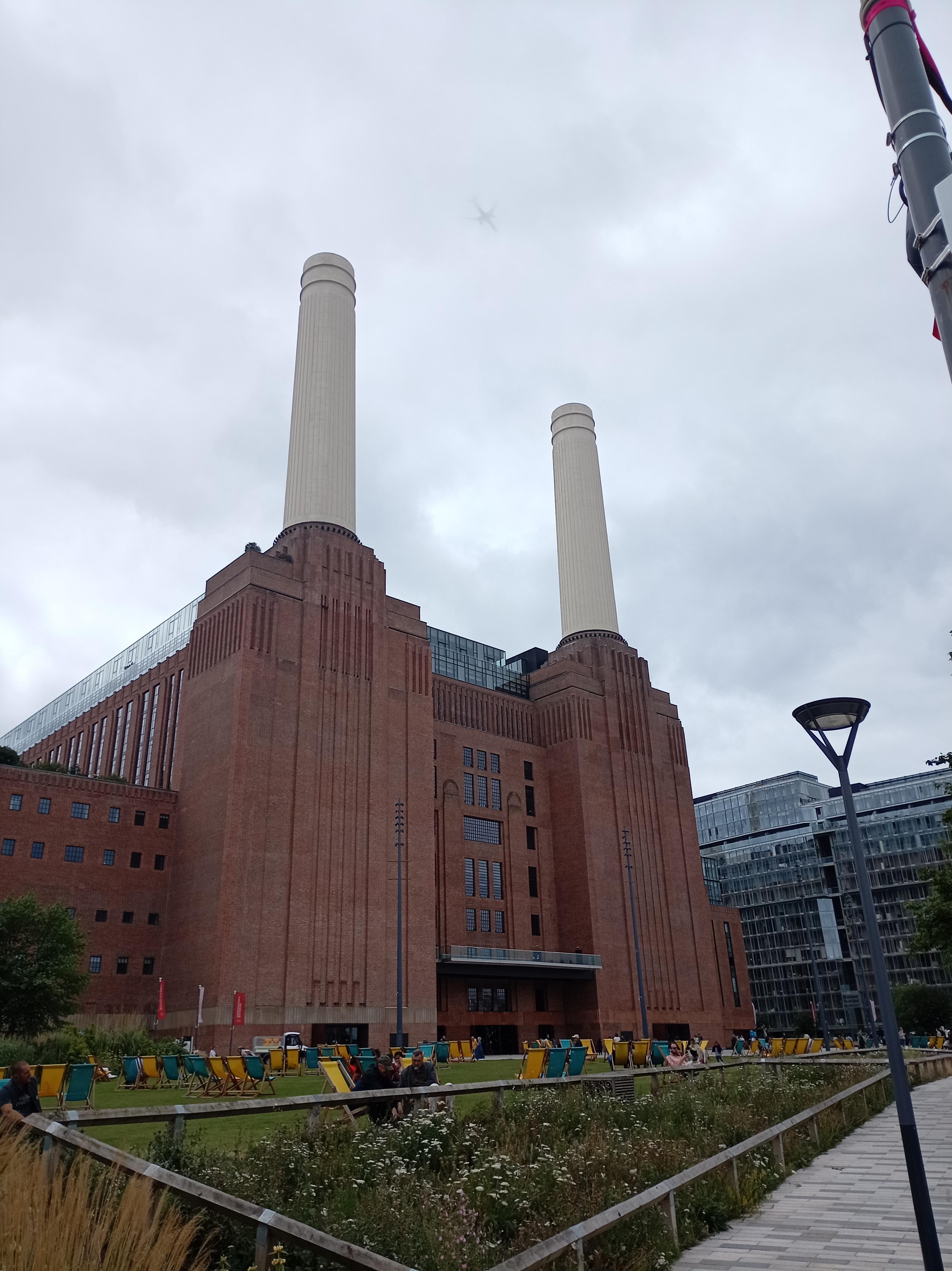London: Battersea Power Station to Richmond Park Bike Tour - 2026 (Verified Reviews)