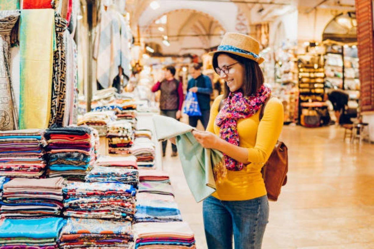 Delhi Personal Shopping Tour with Local Female Expert