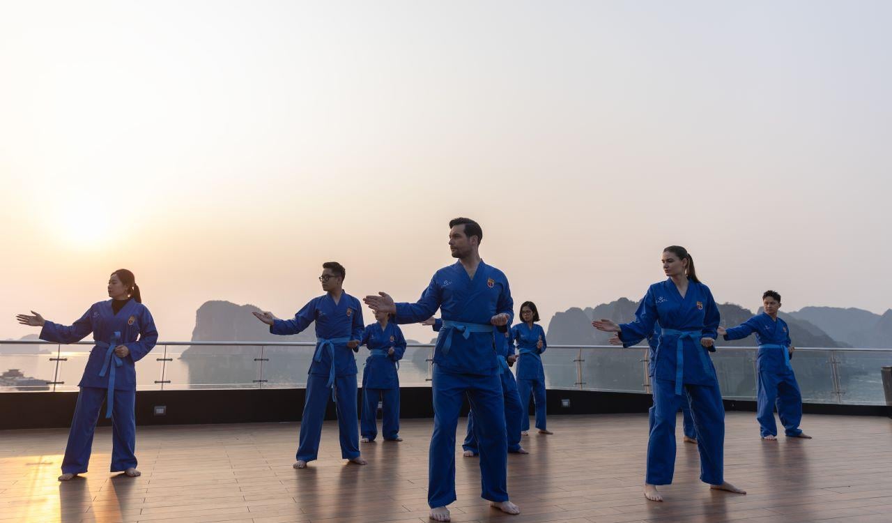 Ha Long & Lan Ha Bay 2-Day 5-Star Cruise with Free Transfer