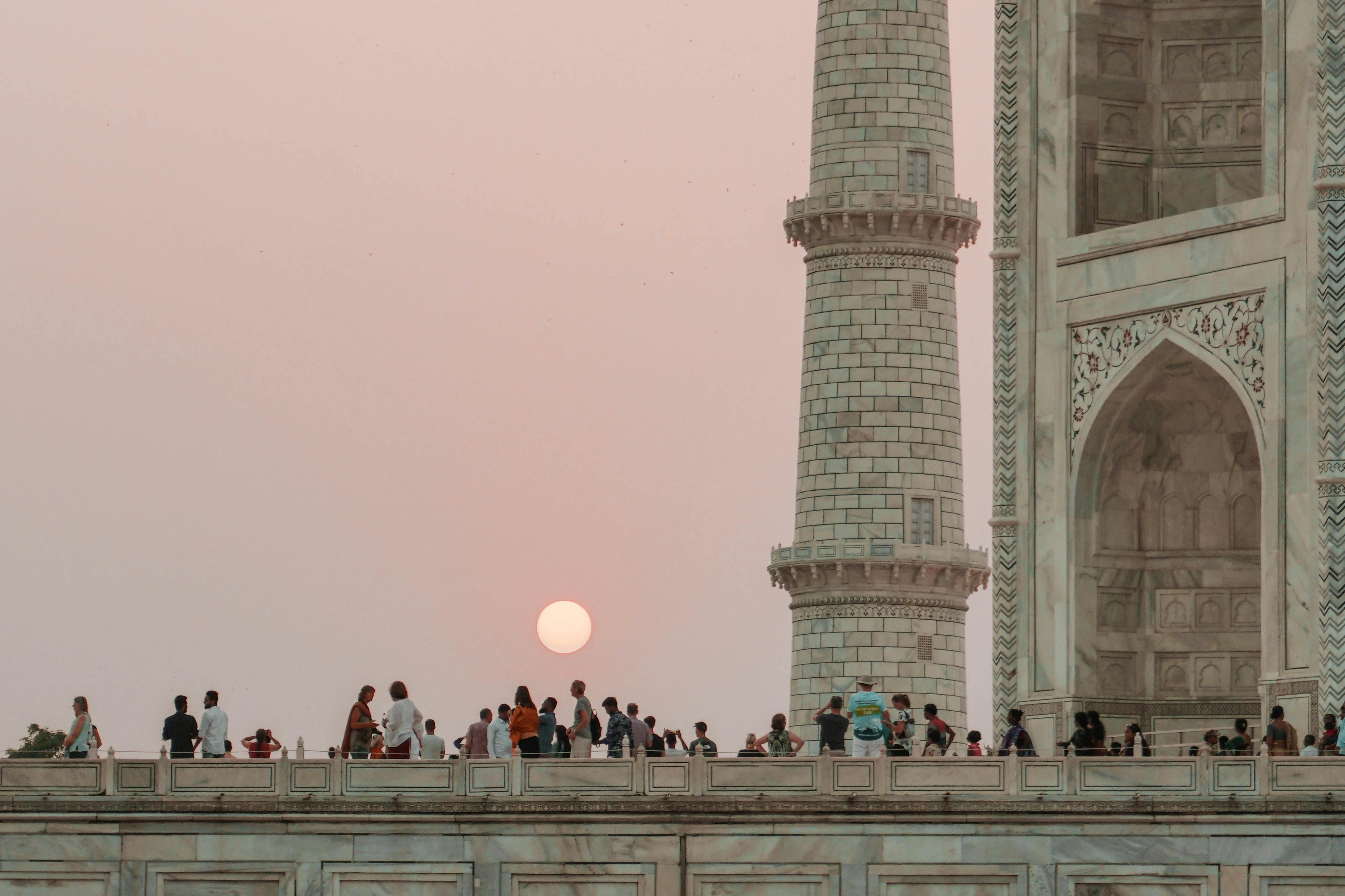 Taj Mahal Guided Tour with Traditional Saree or Kurta Experience
