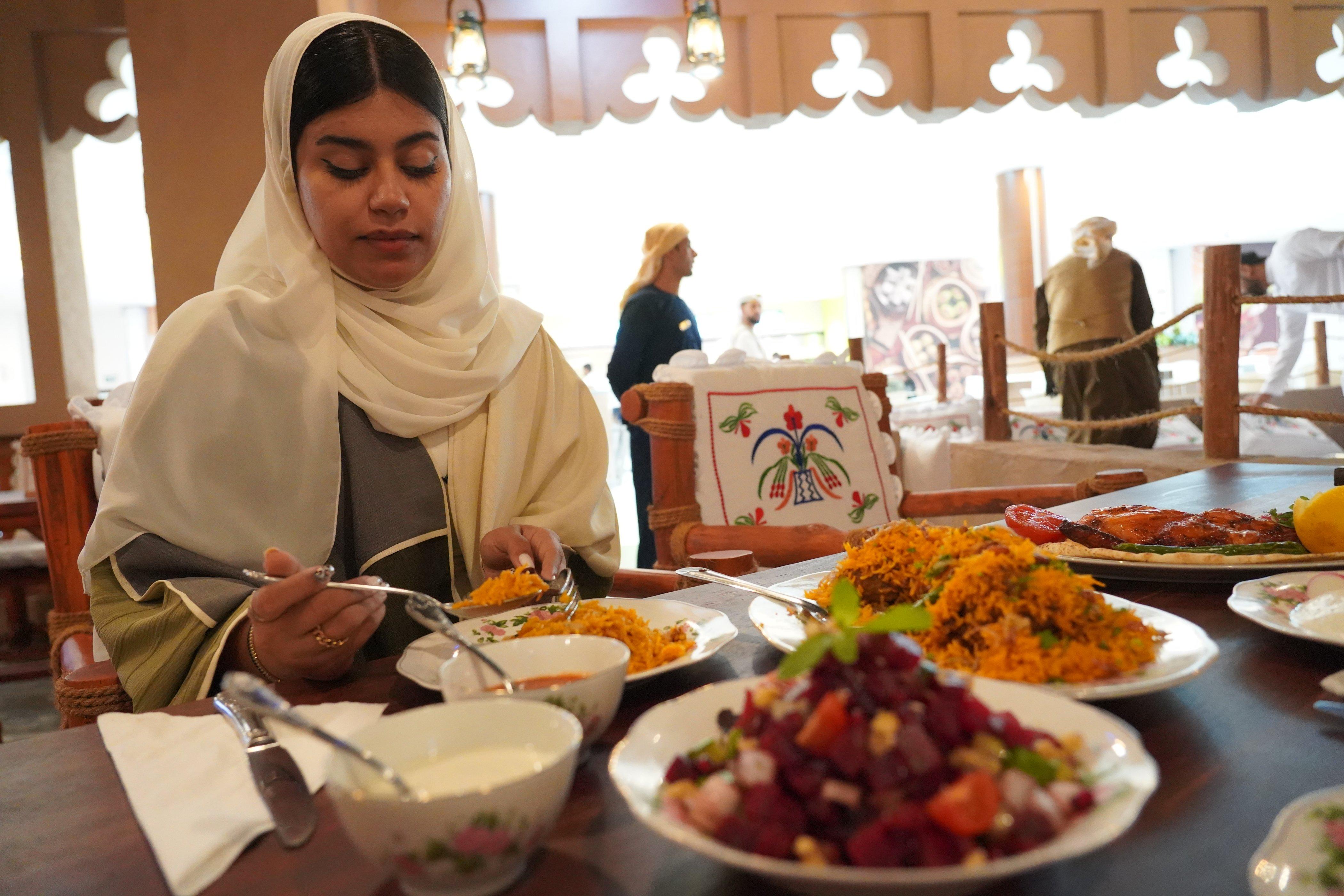 Abu Dhabi Day Trip from Dubai: Grand Mosque, Presidential Palace & More