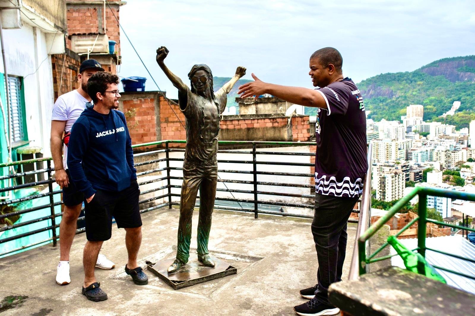 Rio de Janeiro: Santa Marta Favela Guided Walking Tour