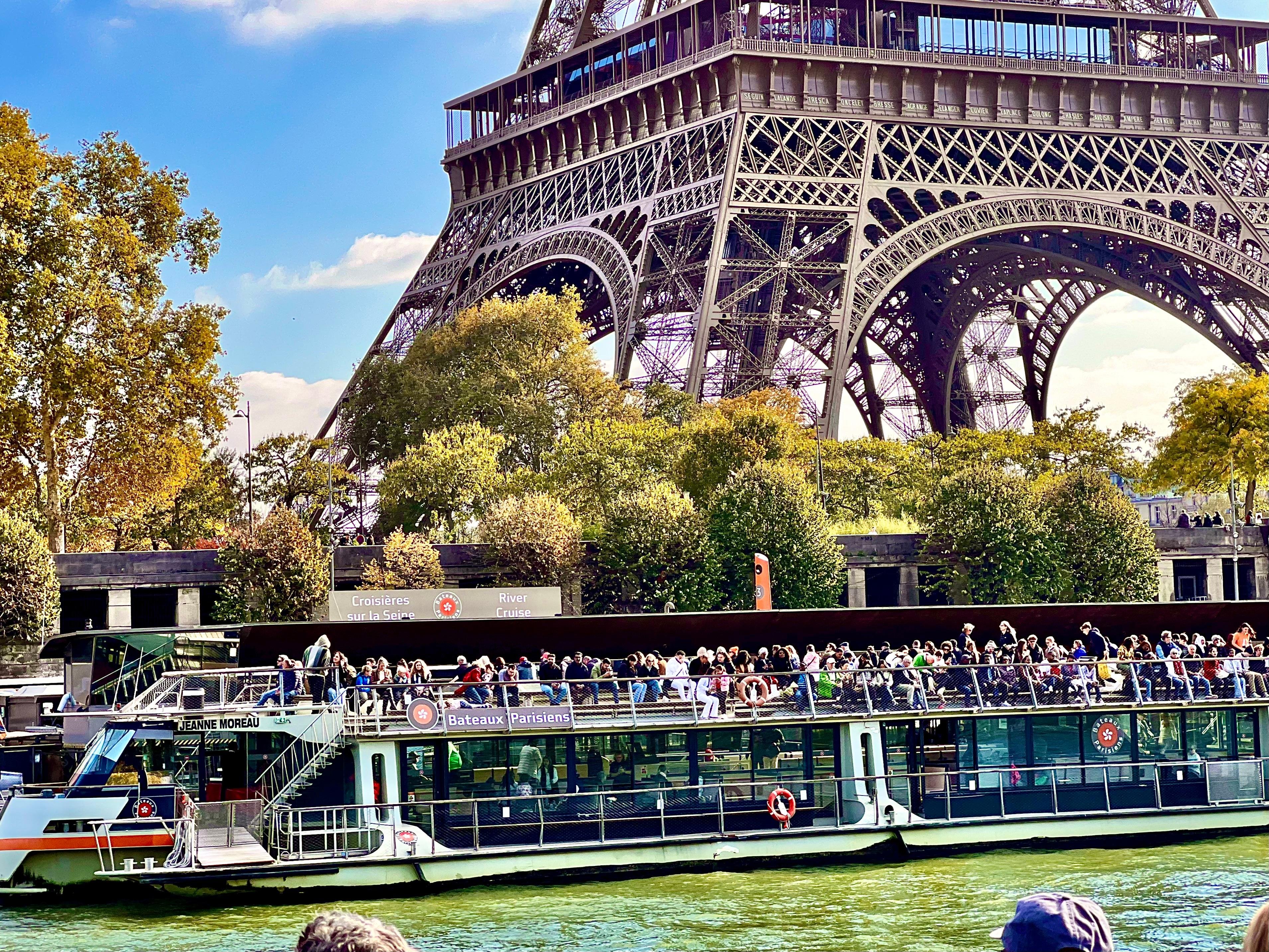 Paris: Eiffel Tower Seine Cruise & Crêpe Tasting