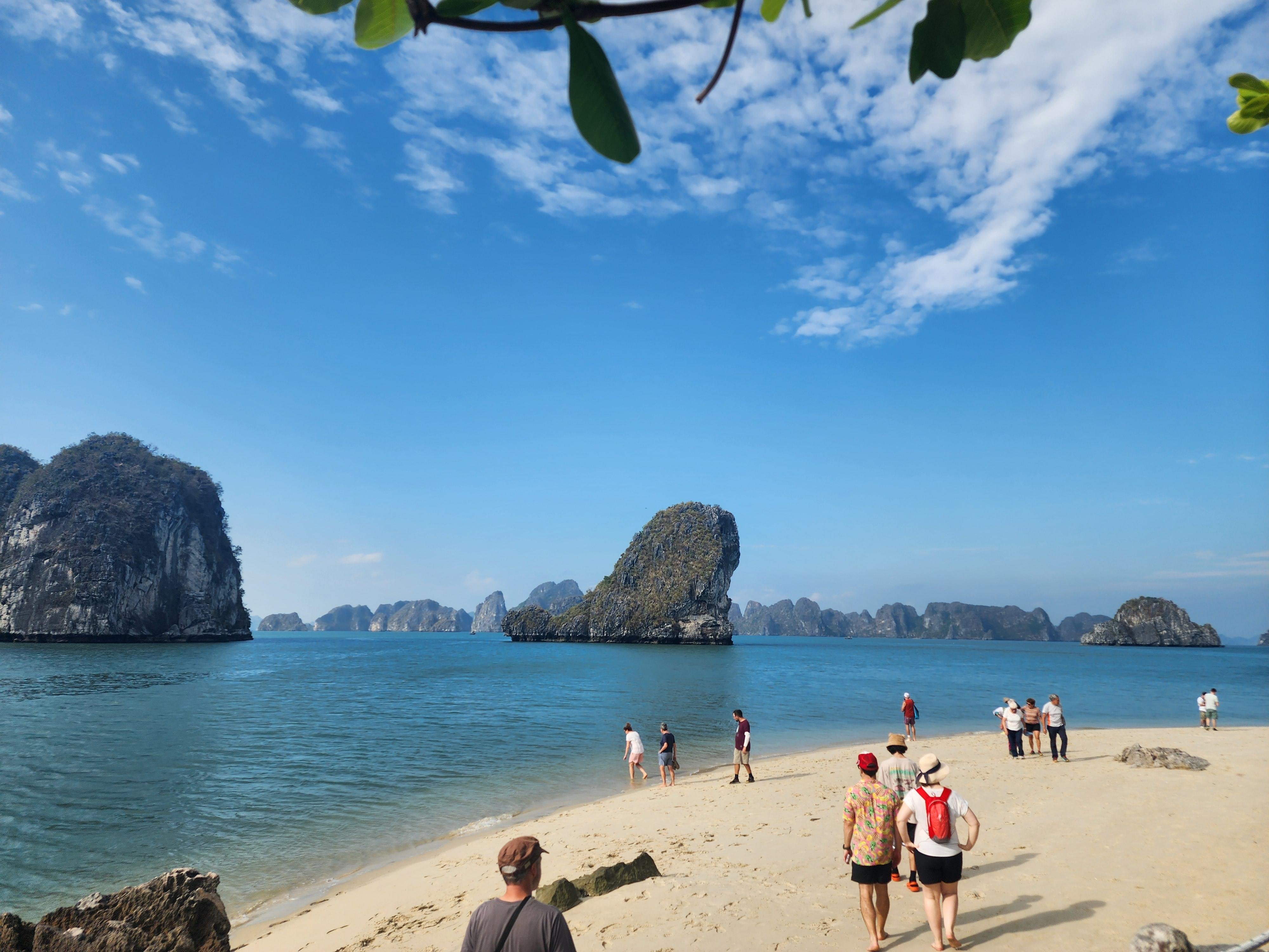 Hanoi: 3-Day Ha Long & Bai Tu Long Bay Cruise