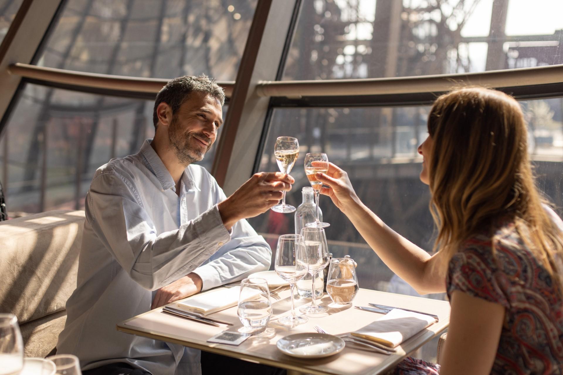 Paris Day Trip from London with Eiffel Tower Lunch