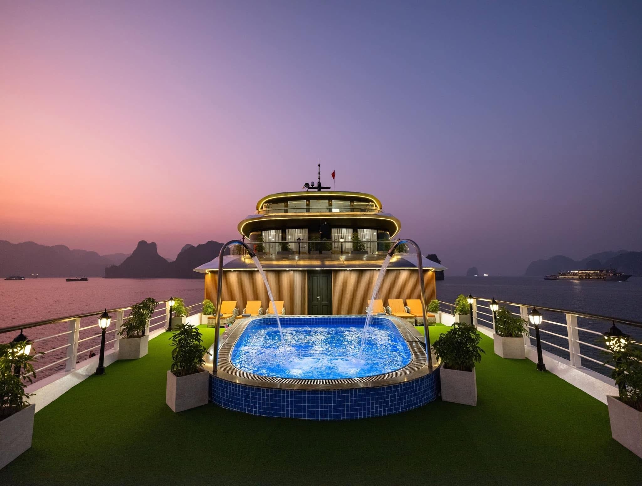 Hanoi: 2-Day Lan Ha & Halong Bay 5-Star Cruise with Private Balcony