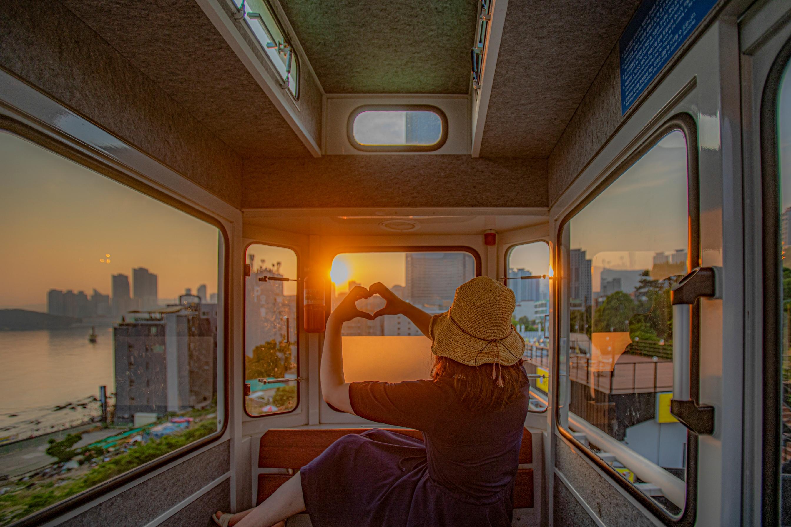 Busan sunset Sky Capsule and night photography tour — image 9