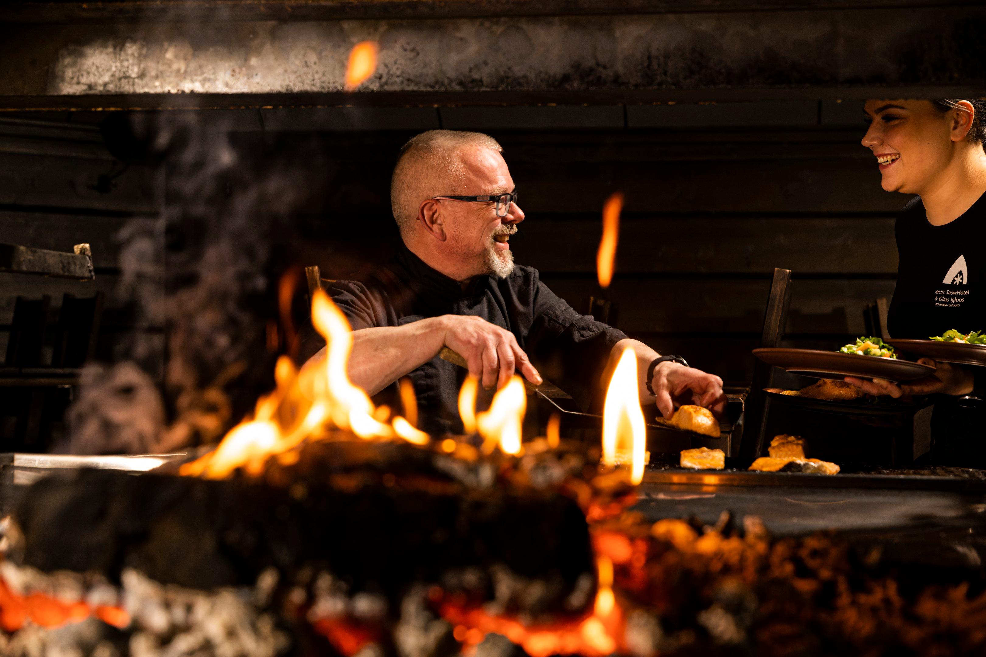 Arctic Dinner with Ice Sculpting, Sauna & Jacuzzi Options