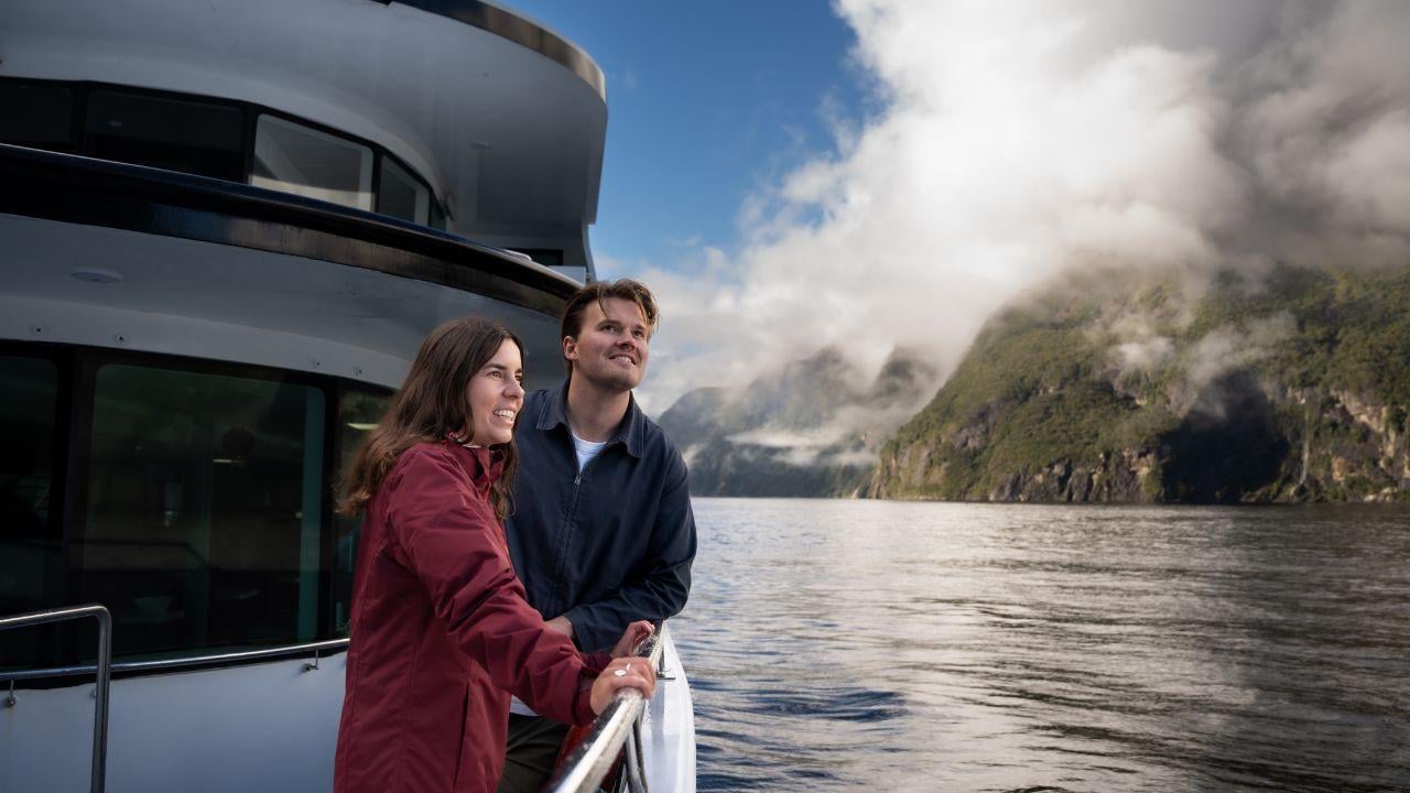 Milford Sound: Nature Cruise & Milford Track Walk